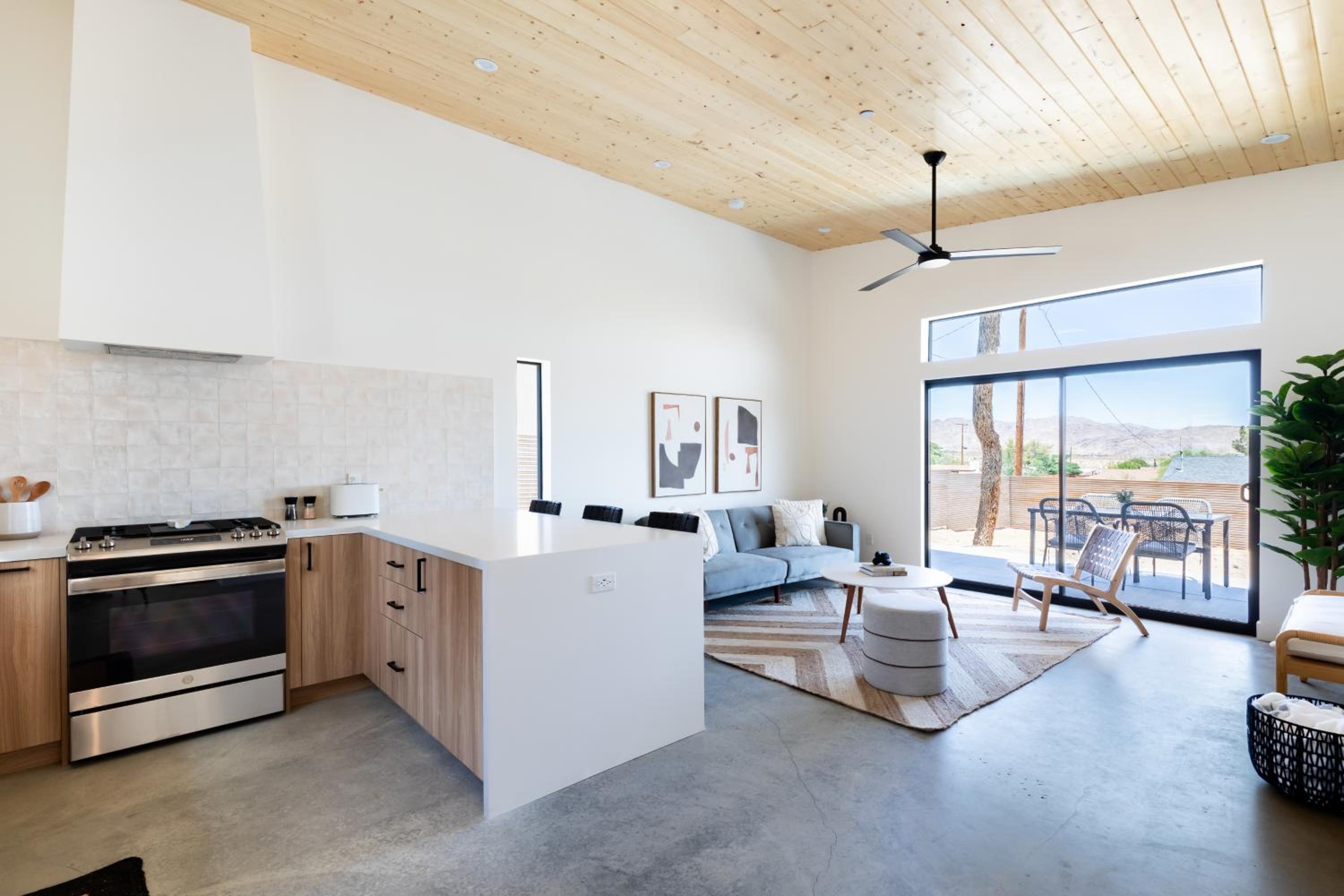 Modern Joshua Tree Village Home view 4