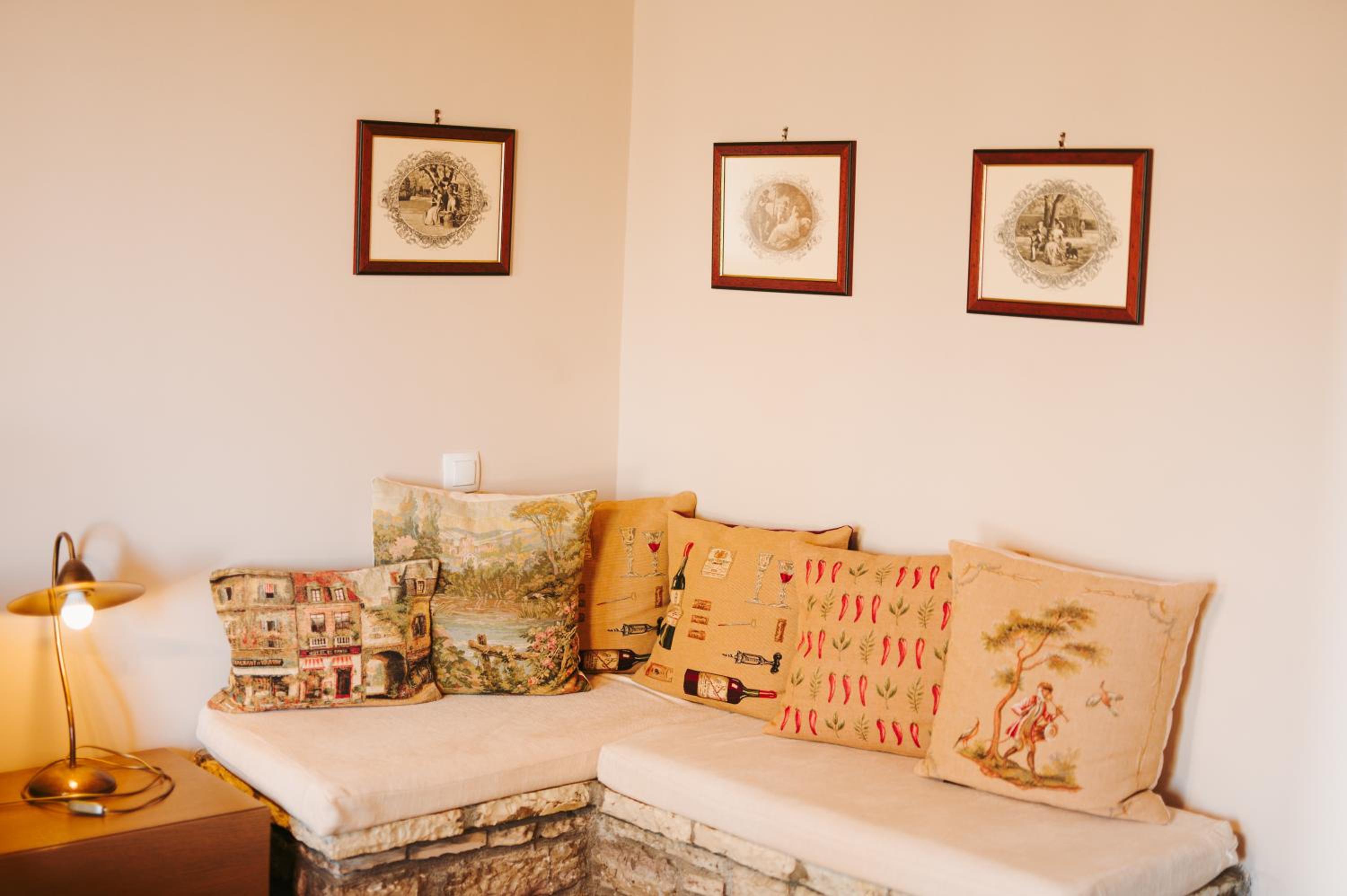 hostel lake plastira