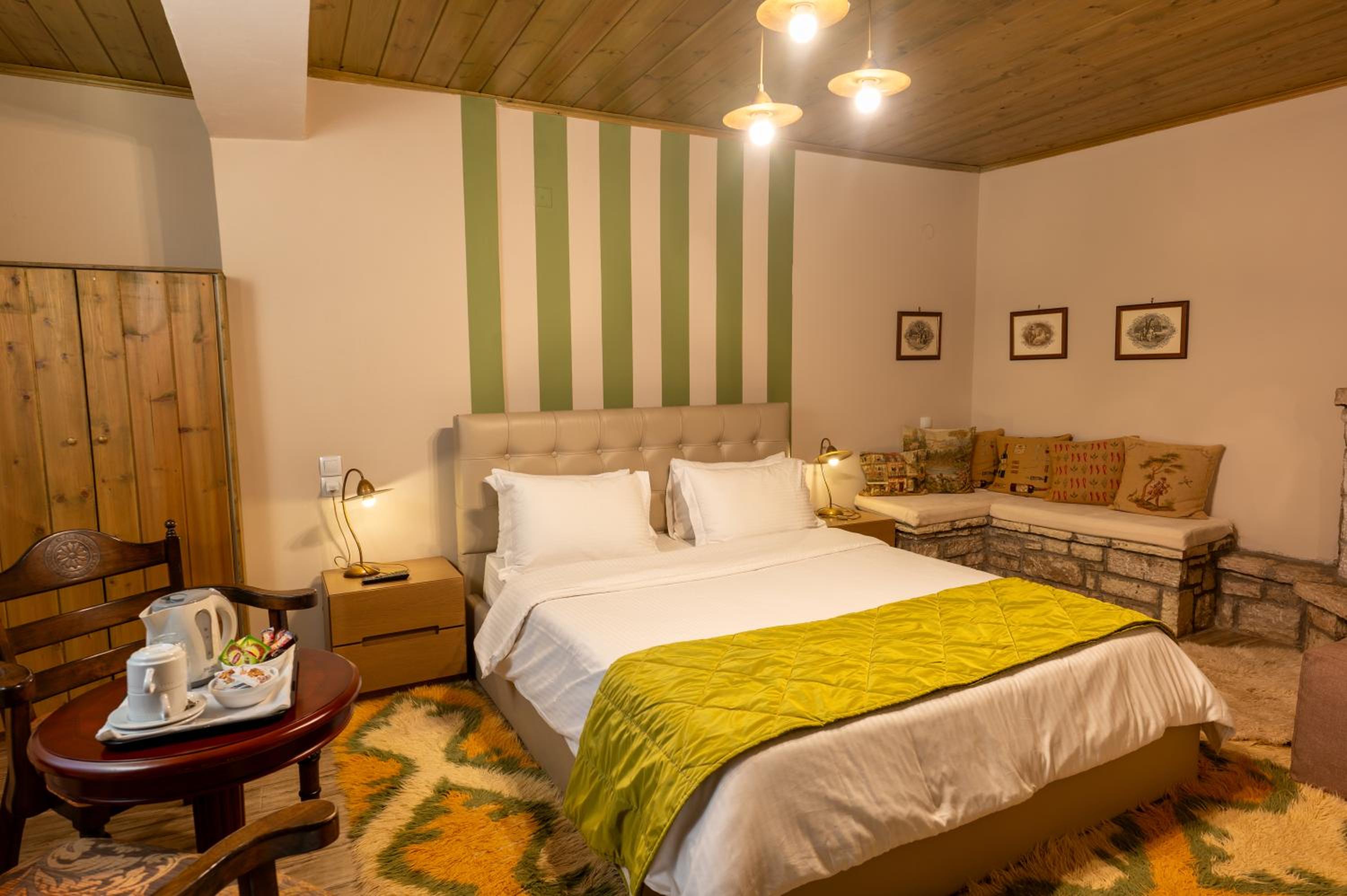 hostel lake plastira