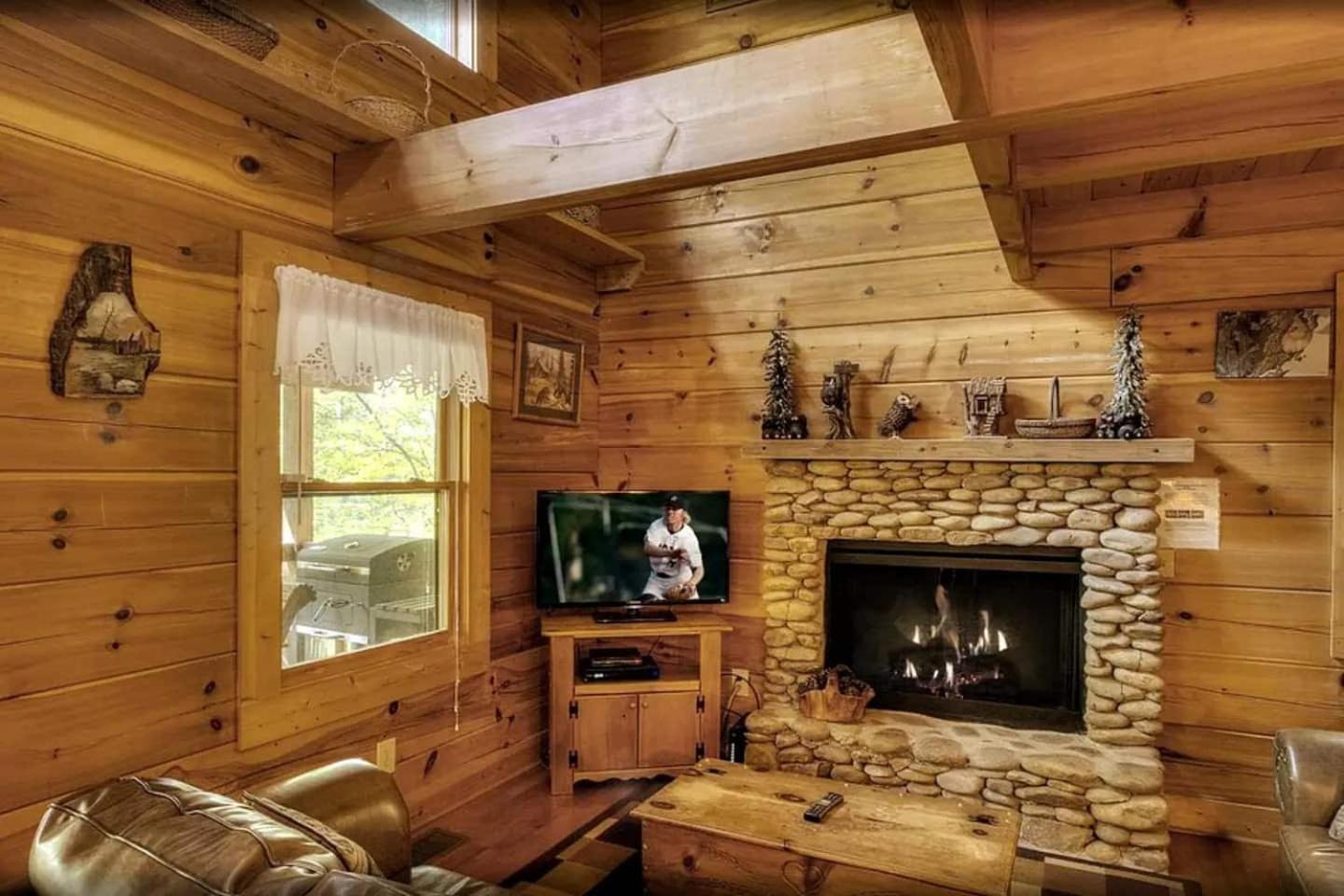 Mountain-View Loft Cabin with Hot Tub & Fireplace view 3
