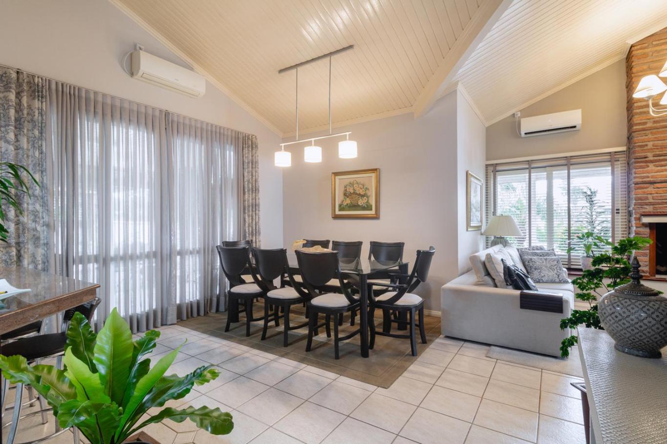 Casa c piscina, churrasq e Wi-Fi, lazer completo