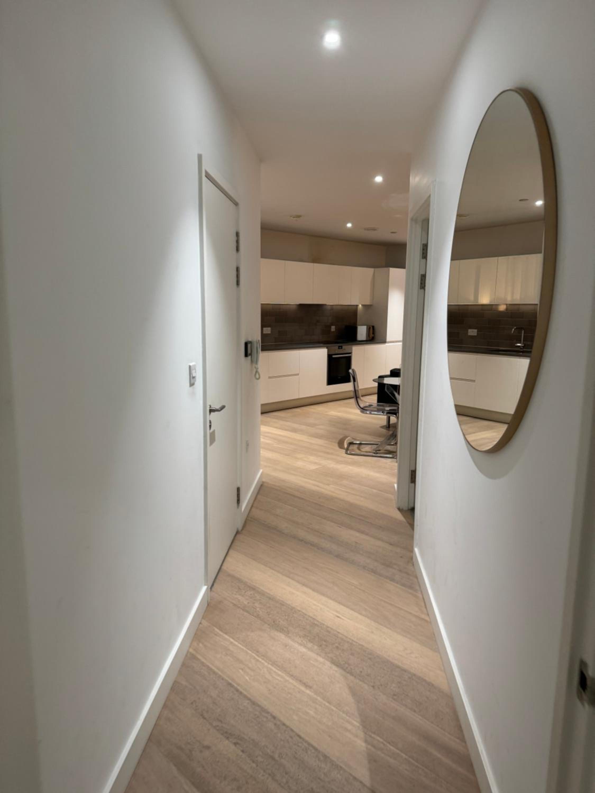 DOCKLANDS STUNNING 2 BED APARTMENT London