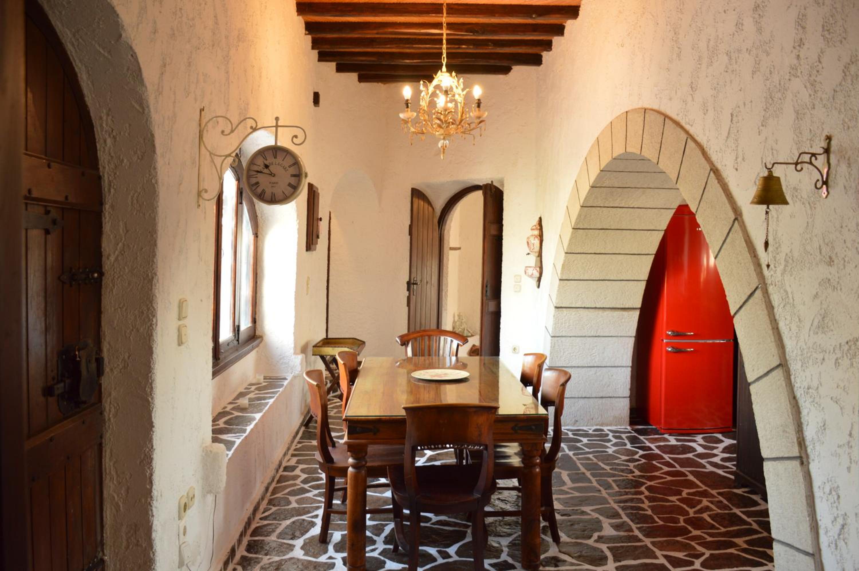 Filakopi Private Pool Retreat for 6