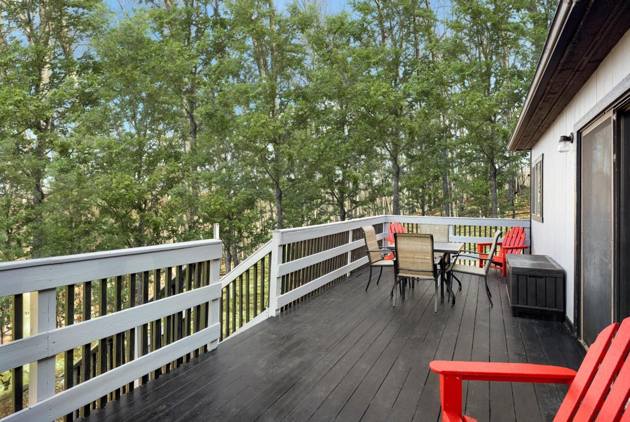 Secluded w Fireplace, Deck, Fire Pit, Grill & WiFi view 2