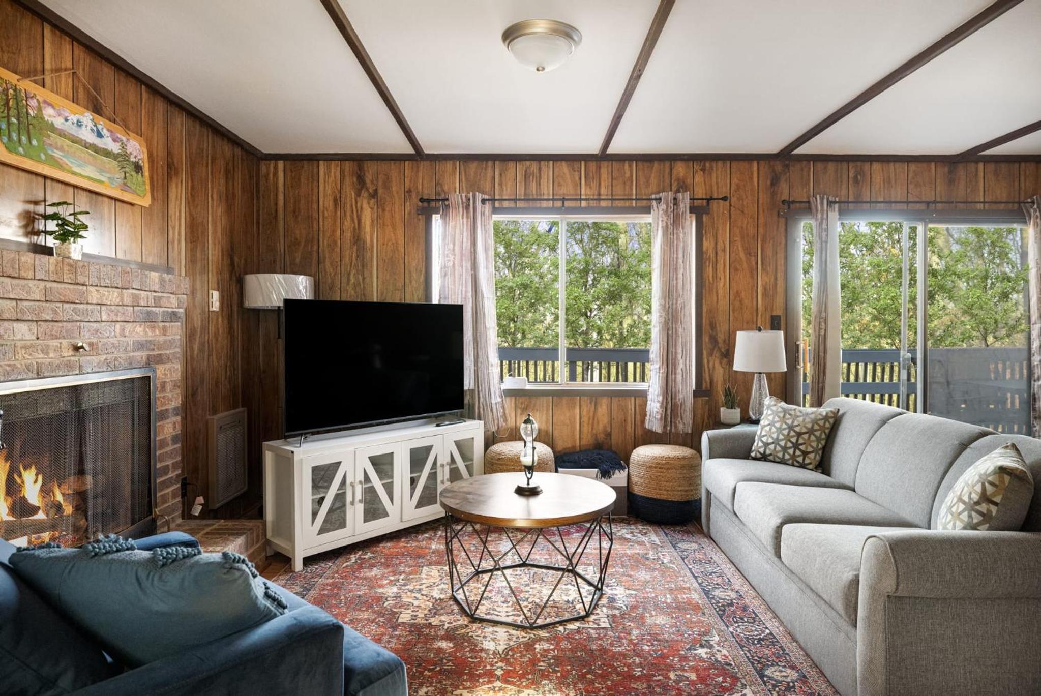 Secluded w Fireplace, Deck, Fire Pit, Grill & WiFi view 4