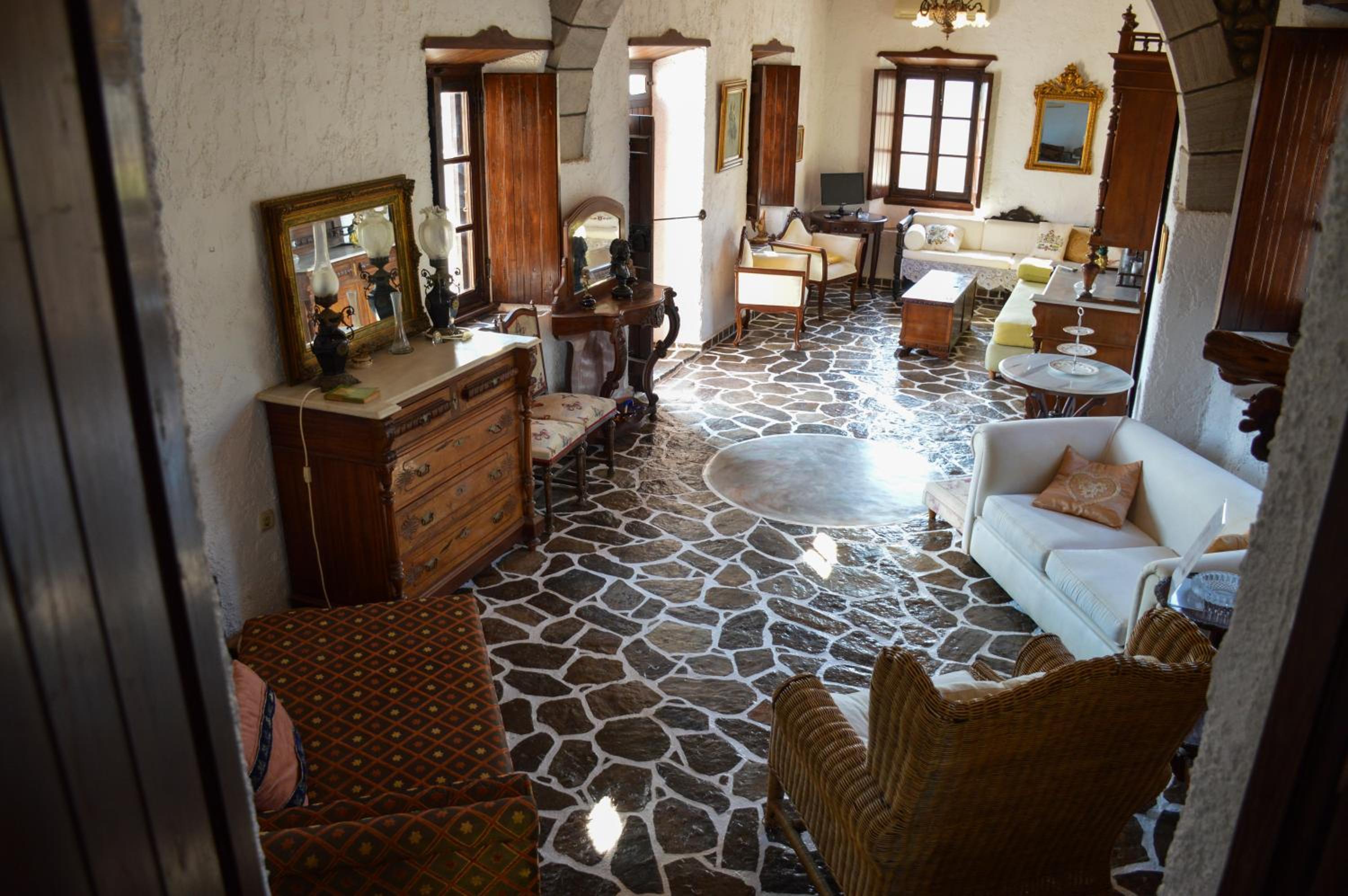 Filakopi Private Pool Retreat for 6