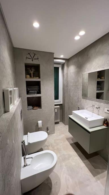 [Duca dei Navigli - luxury apartment in Milan]