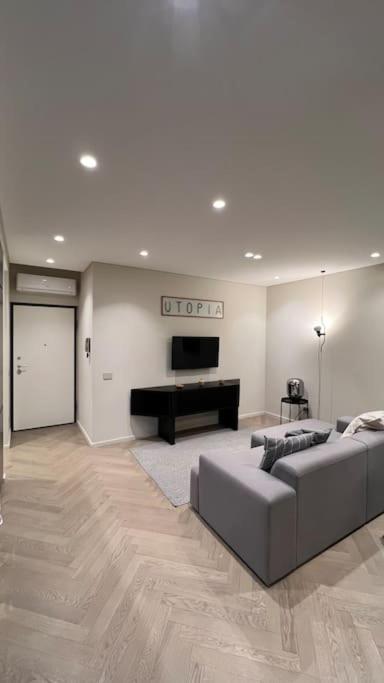 [Duca dei Navigli - luxury apartment in Milan]