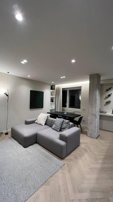 [Duca dei Navigli - luxury apartment in Milan]