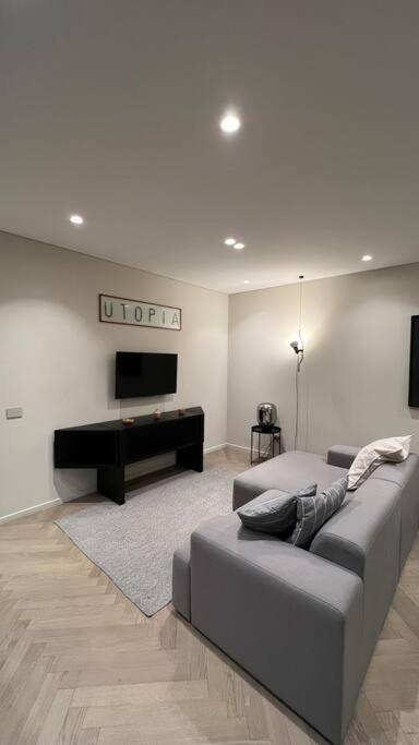 [Duca dei Navigli - luxury apartment in Milan]