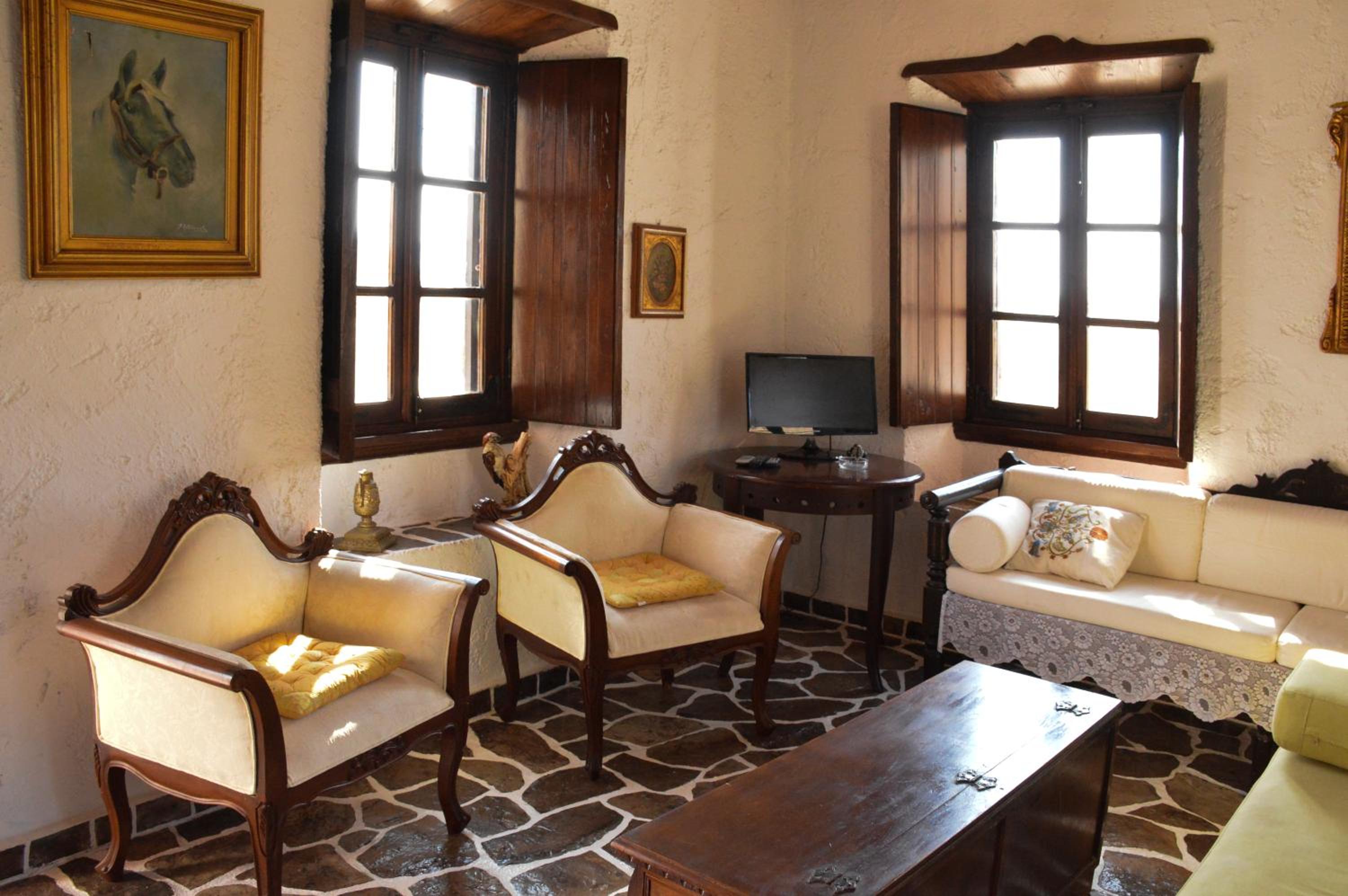 Filakopi Private Pool Retreat for 6