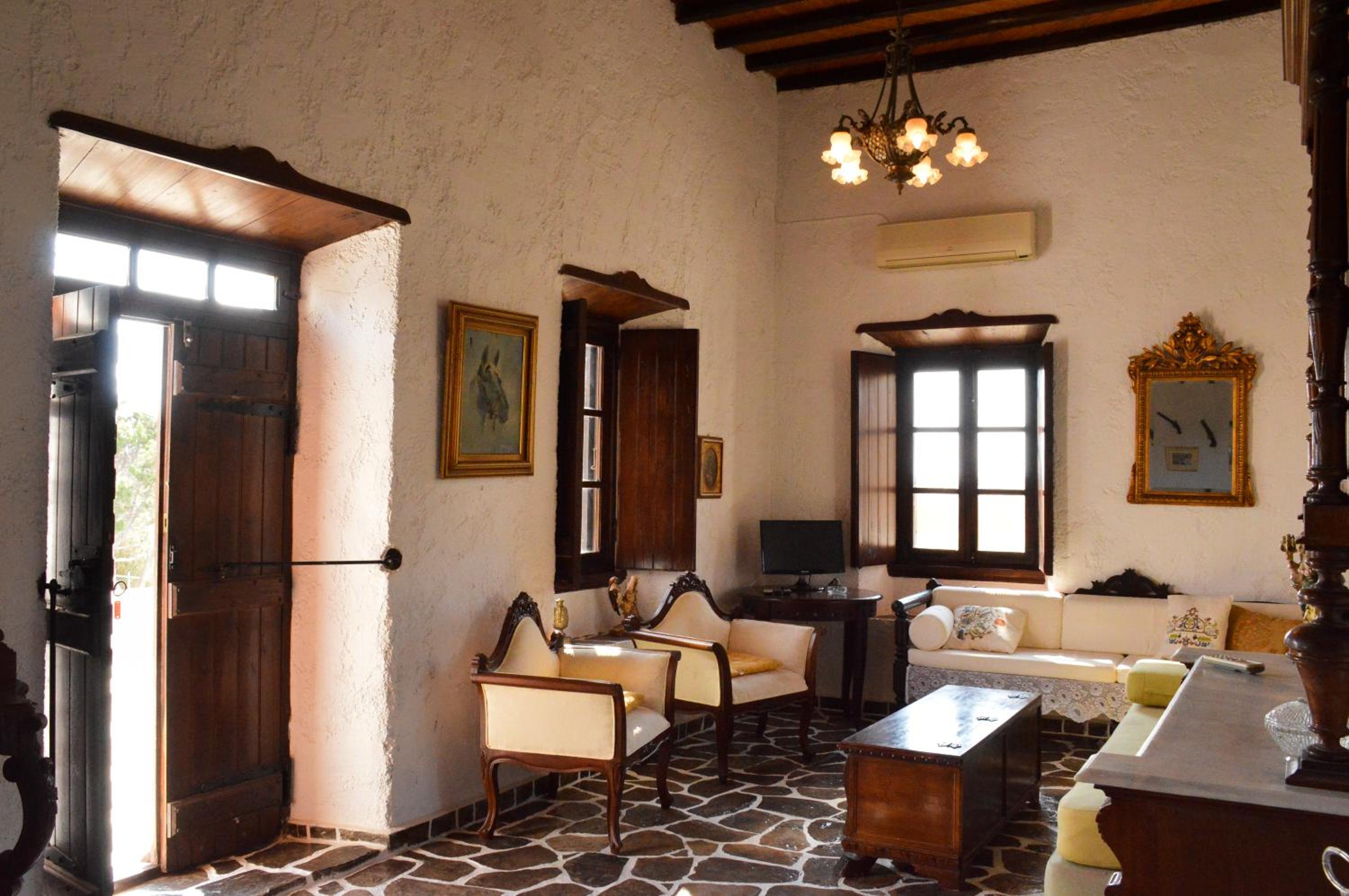 Filakopi Private Pool Retreat for 6