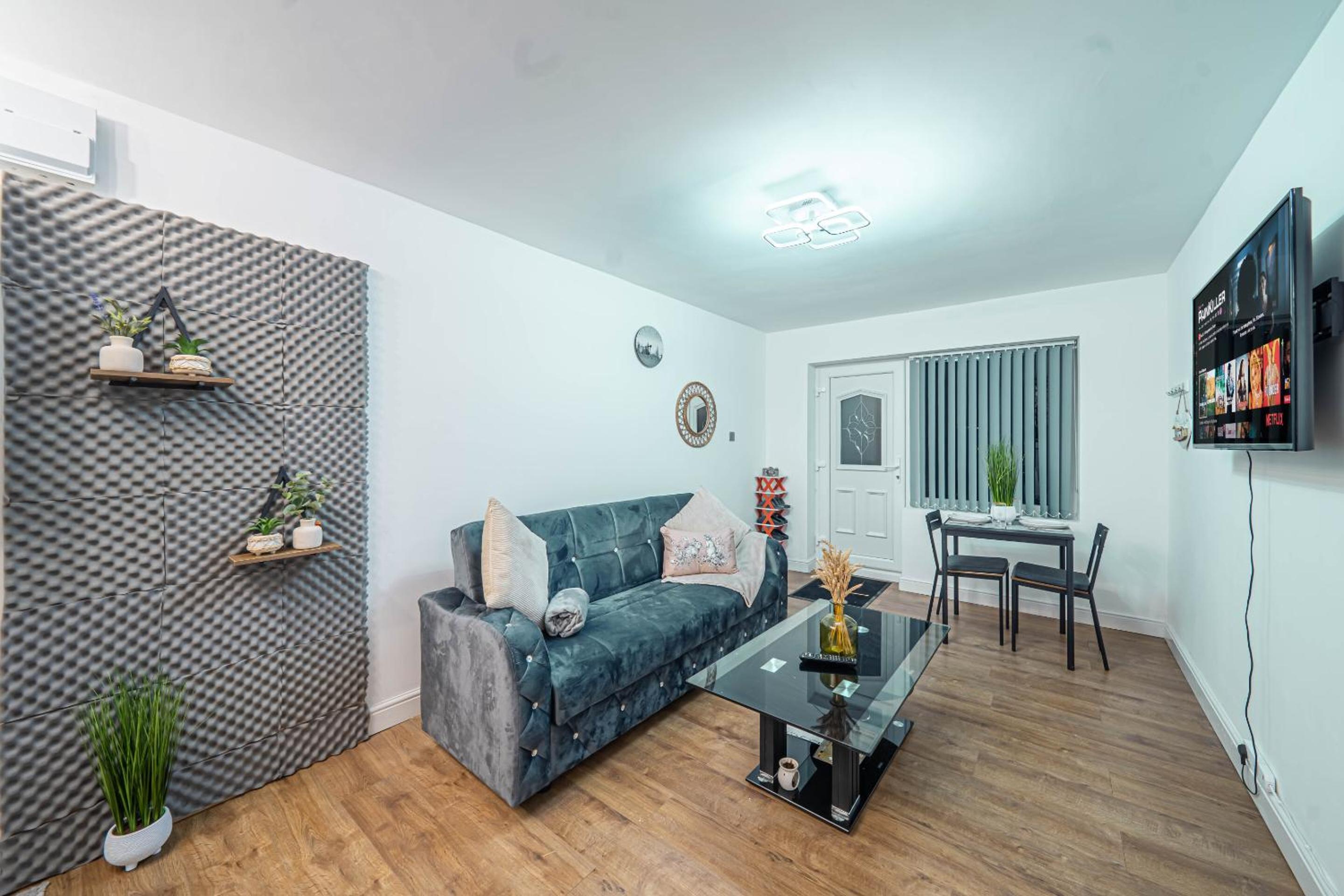 Huddersfield Vacations - Bv Homely Aparthotel Almondbury Huddersfield - Property Image 2