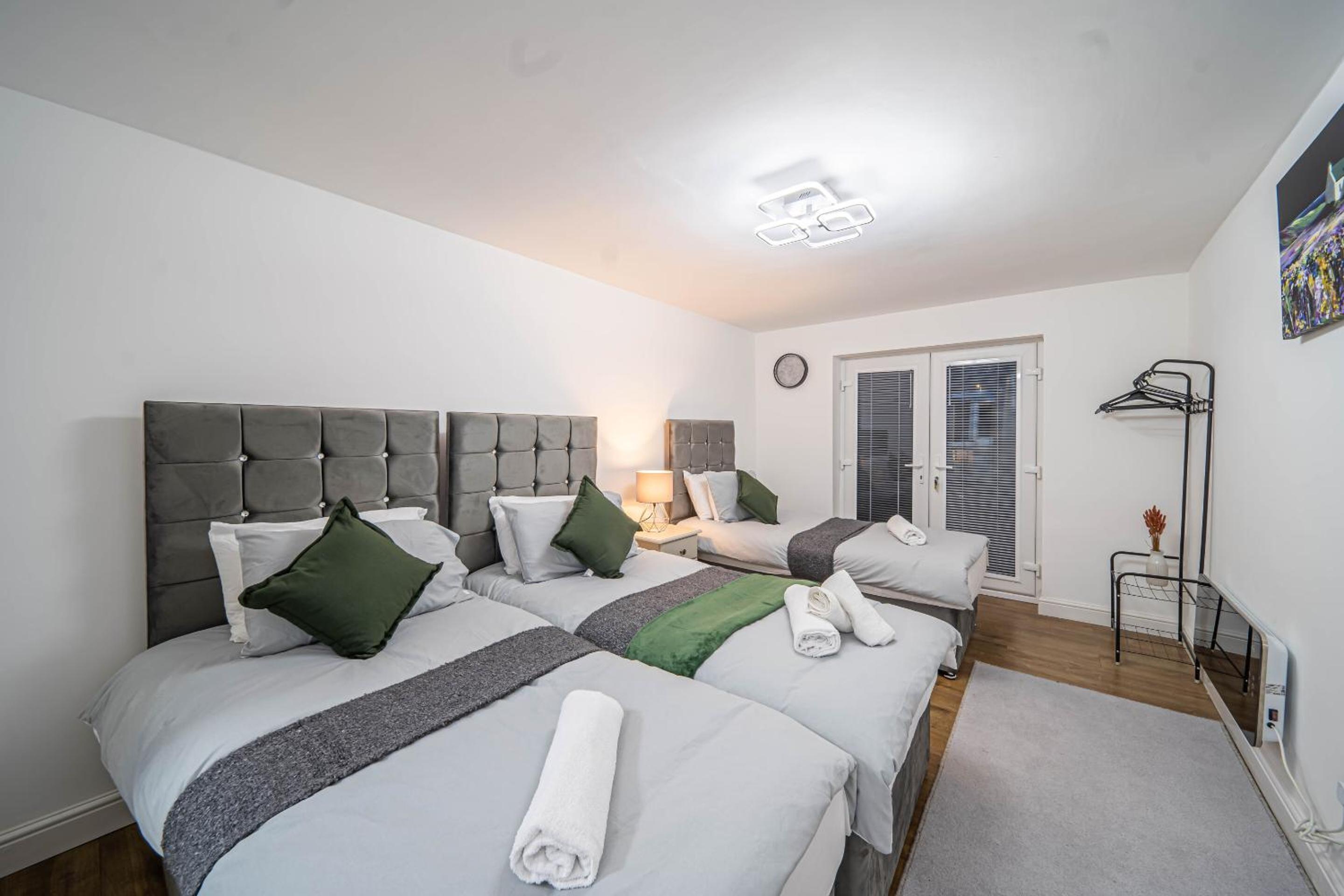 Huddersfield Vacations - Bv Homely Aparthotel Almondbury Huddersfield - Property Image 10
