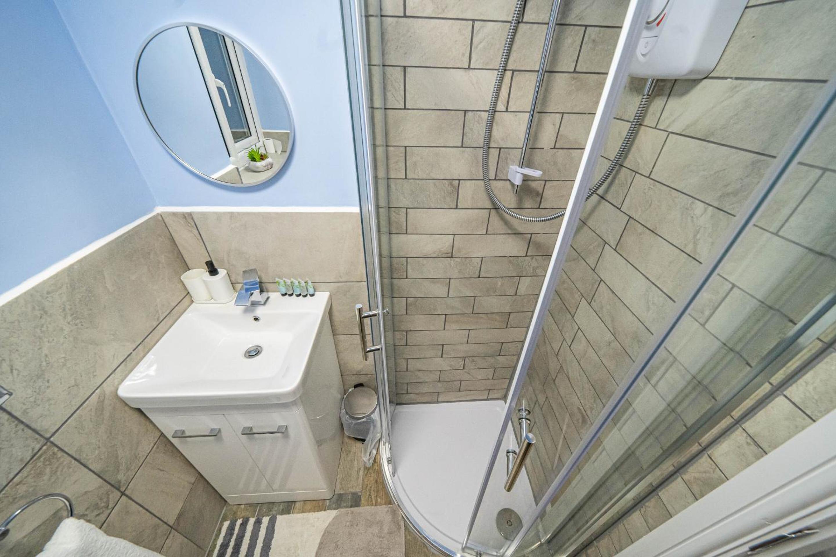 Huddersfield Vacations - Bv Homely Aparthotel Almondbury Huddersfield - Property Image 12
