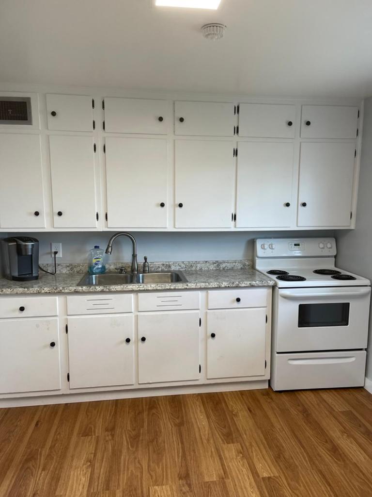 Charming 2-Bedroom House for a Peaceful Getaway view 3
