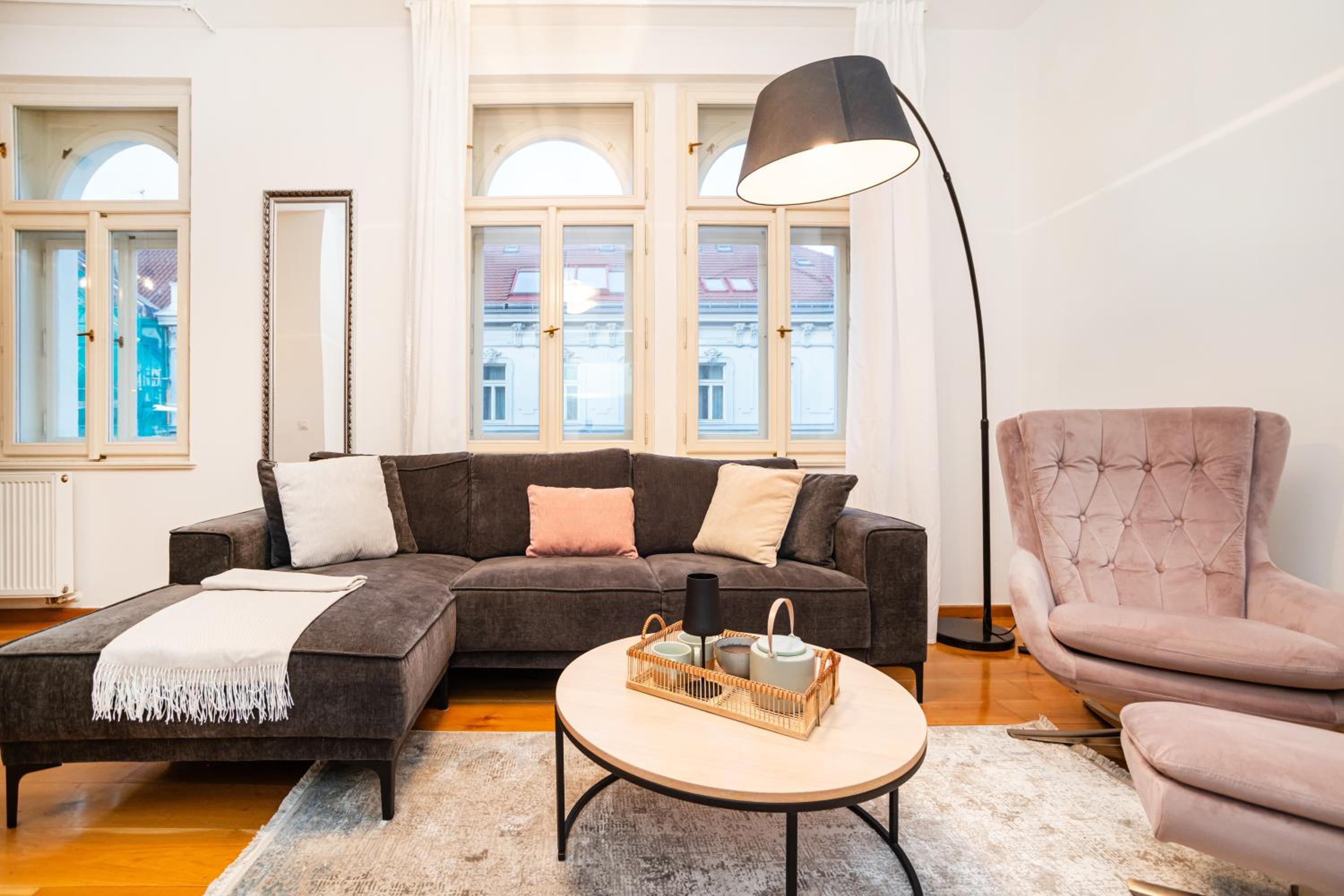 Large and stylish apartment in Prague