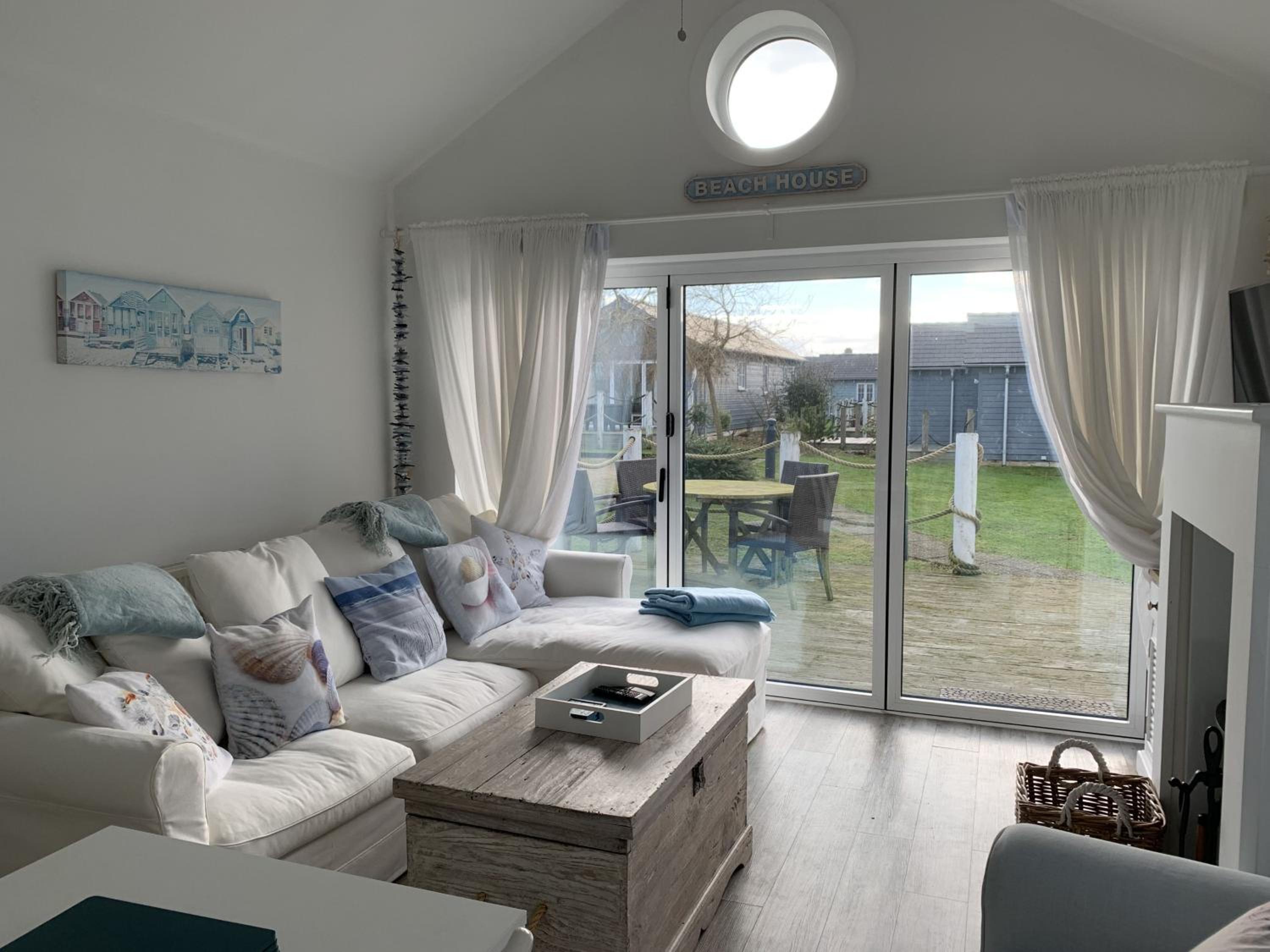 Sand Dollar, The Bay, 2 bedrooms with ensuites, parking for 2 cars, 2 small dogs welcome view 3