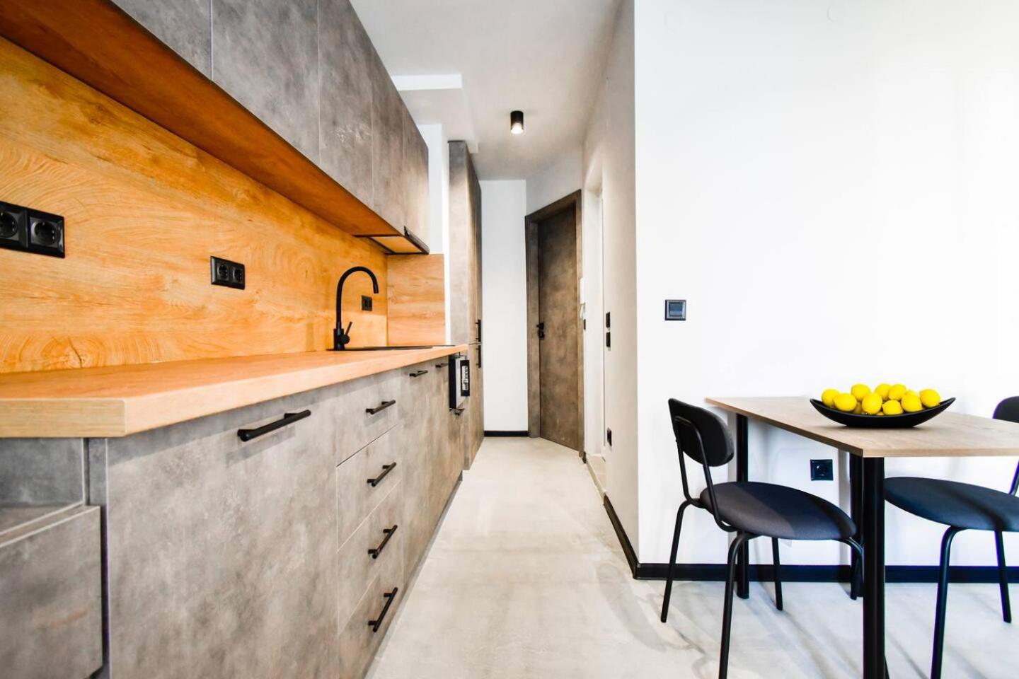 6 Studios 6 Bathrooms 2 Levels Kitchens