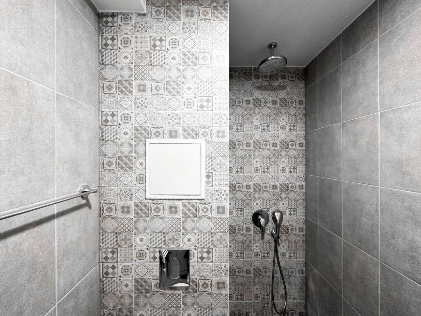 6 Studios 6 Bathrooms 2 Levels Kitchens