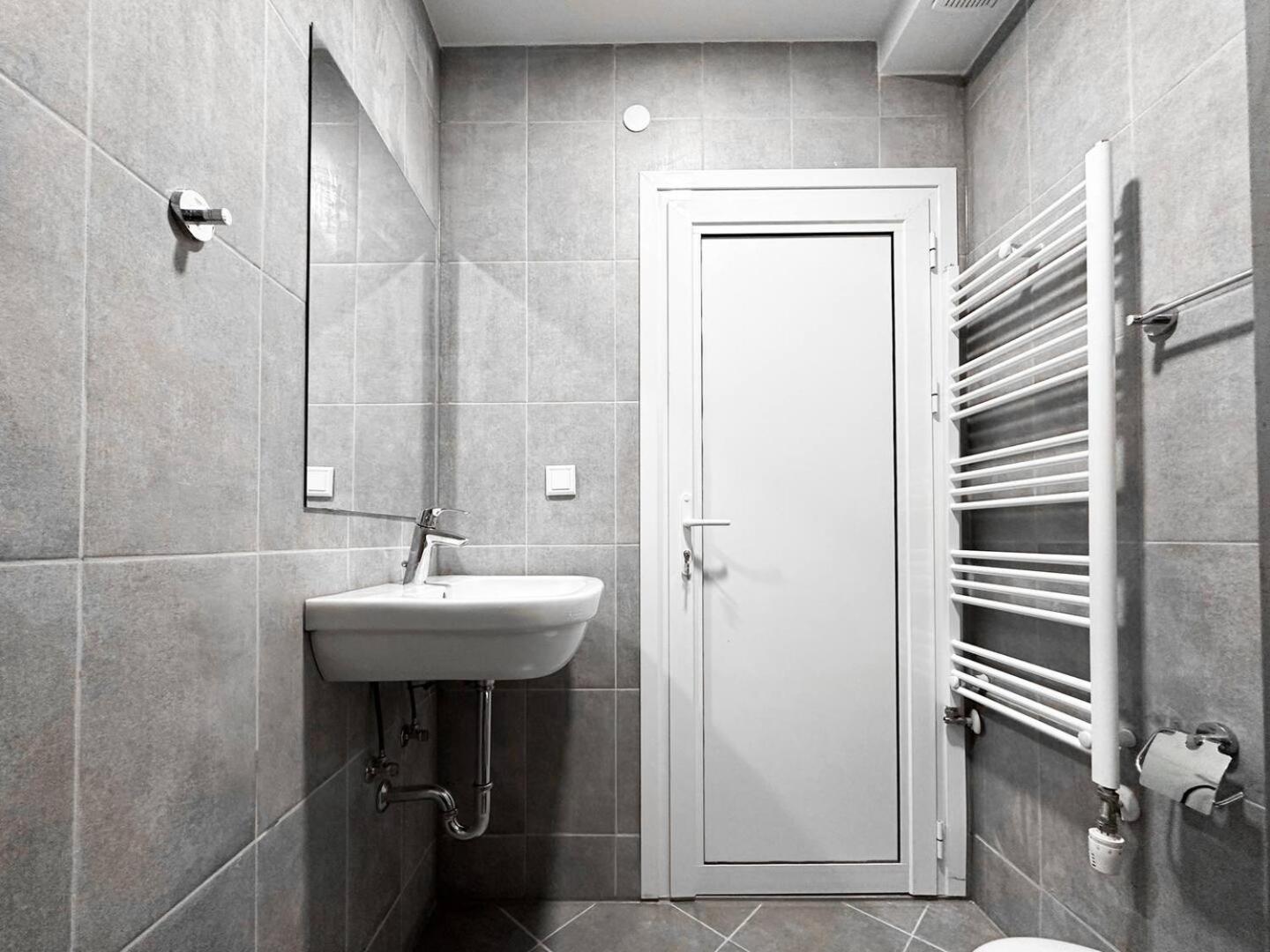 6 Studios 6 Bathrooms 2 Levels Kitchens
