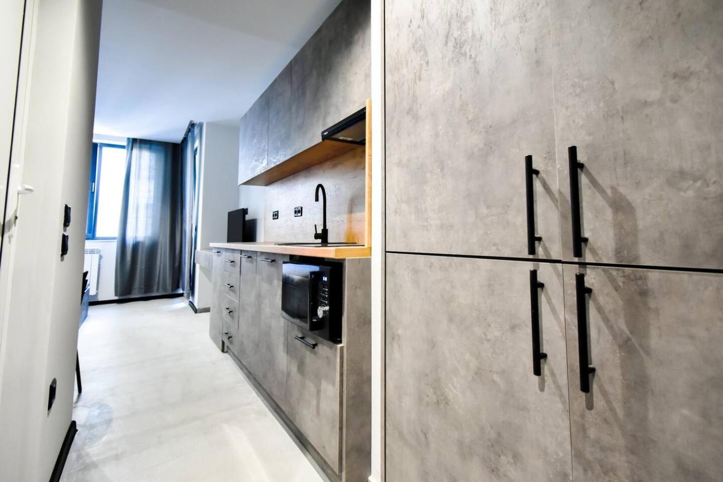 6 Studios 6 Bathrooms 2 Levels Kitchens