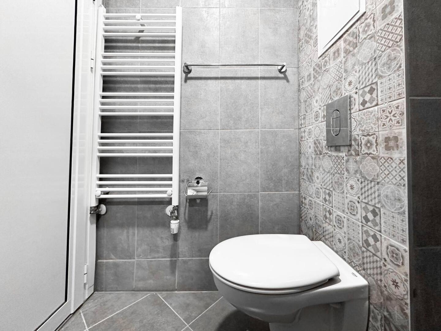 6 Studios 6 Bathrooms 2 Levels Kitchens