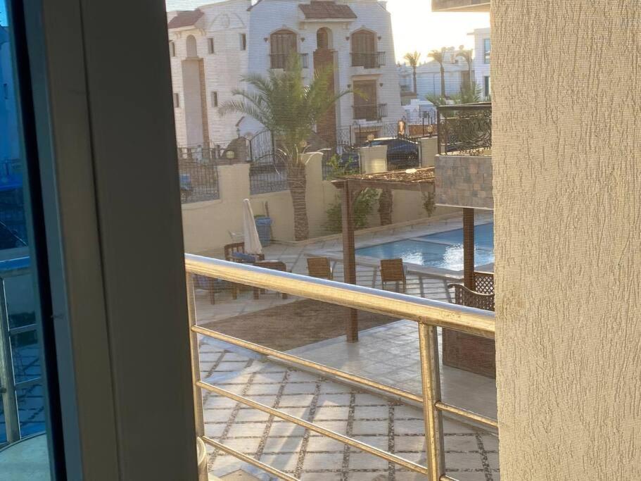 Pool view spacious apartment