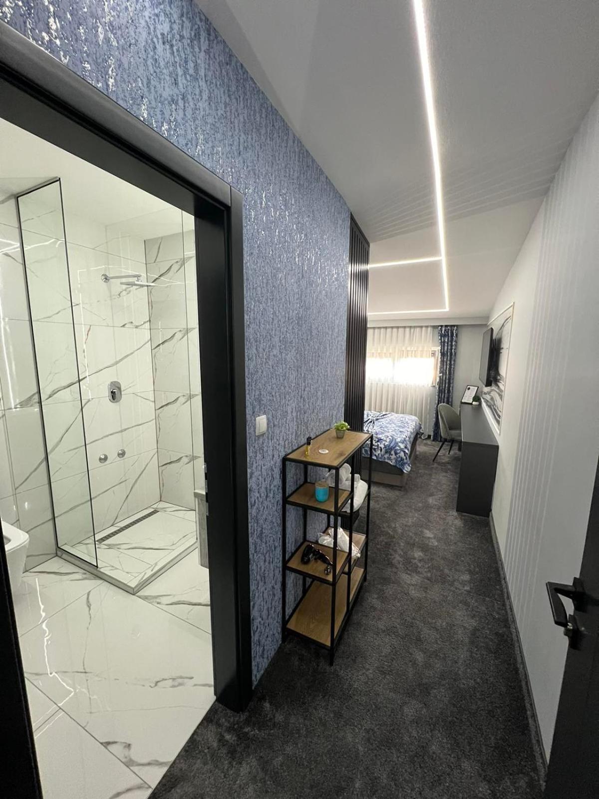 Luxury Room 's
