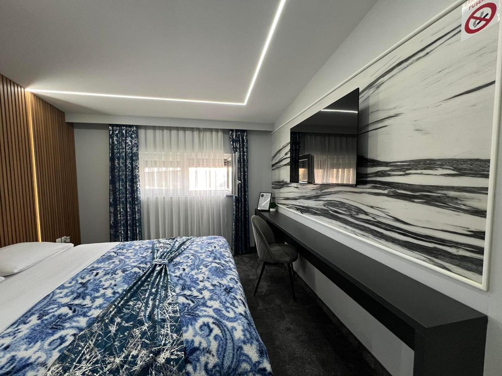 Luxury Room 's