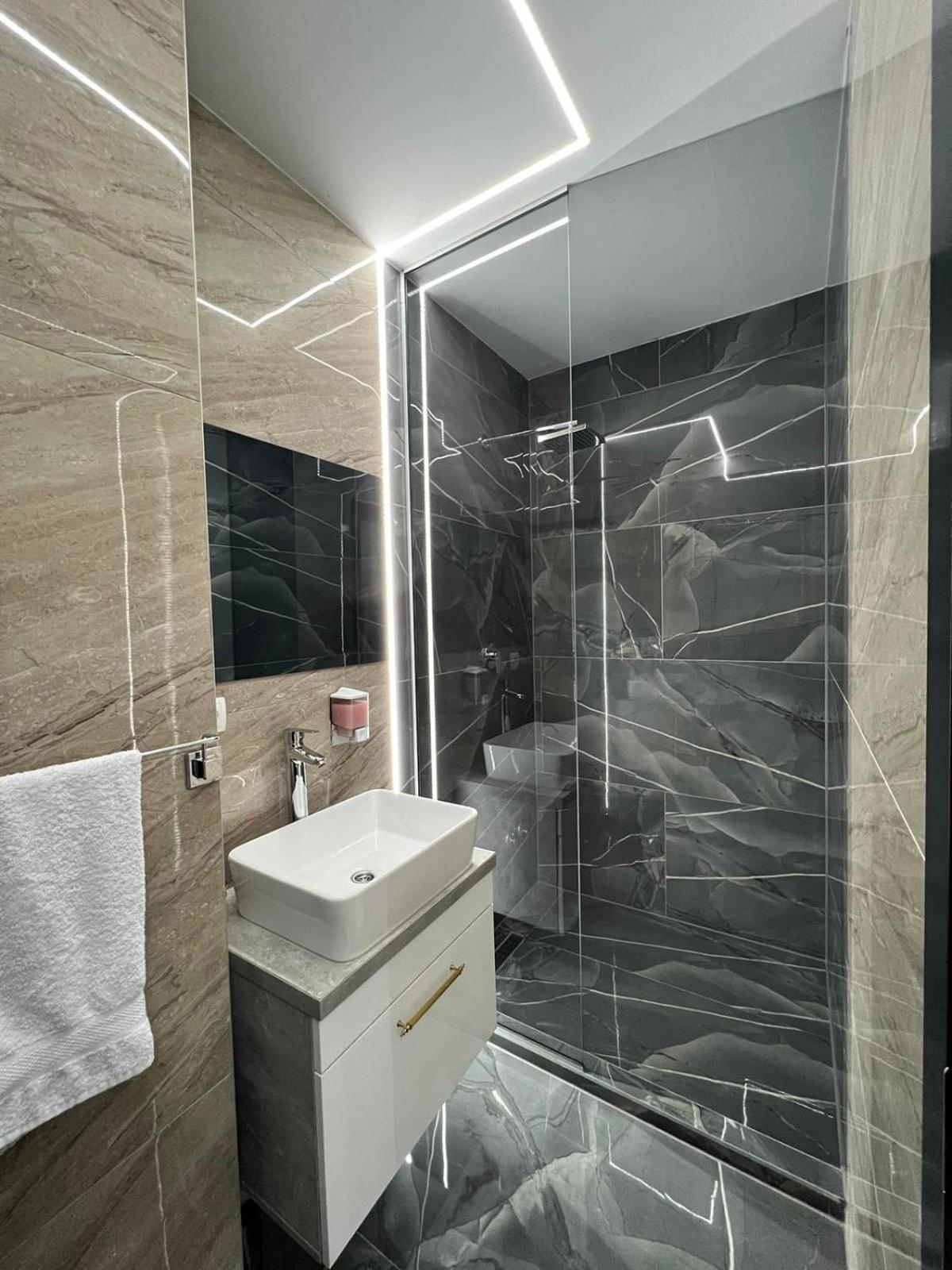 Luxury Room 's