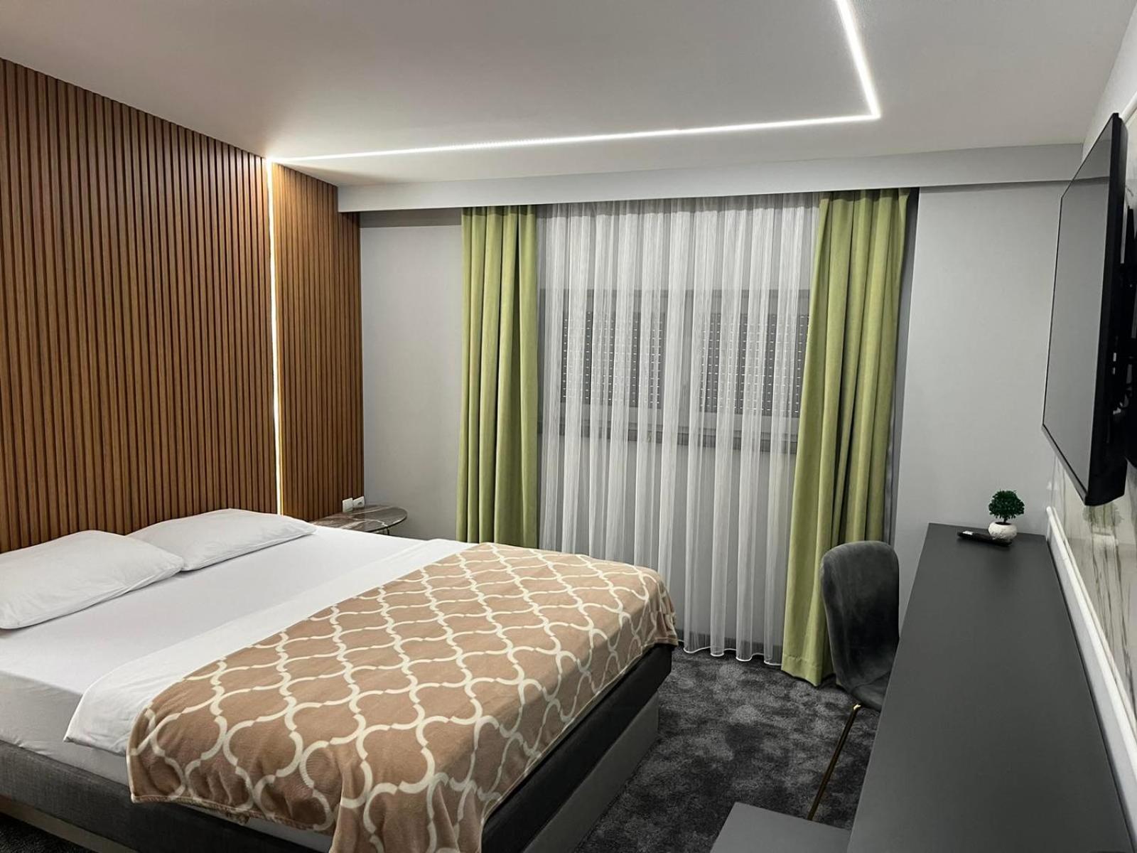 Luxury Room 's