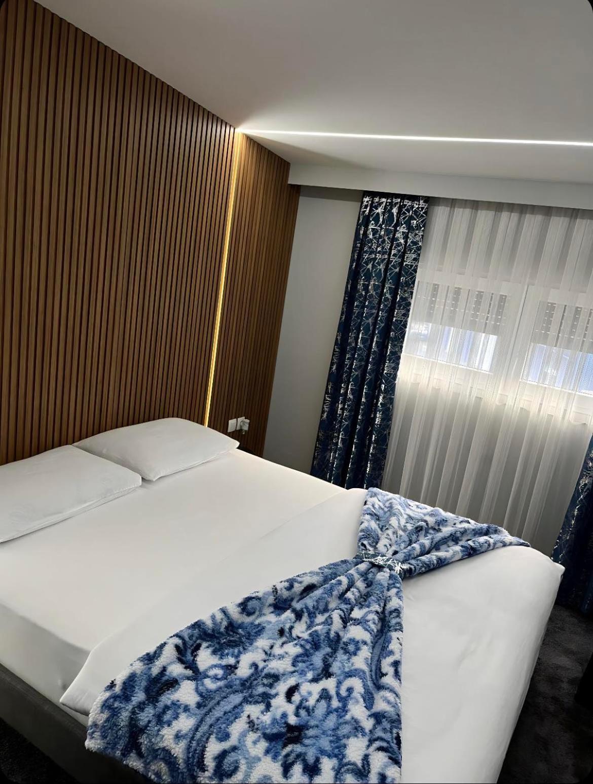 Luxury Room 's