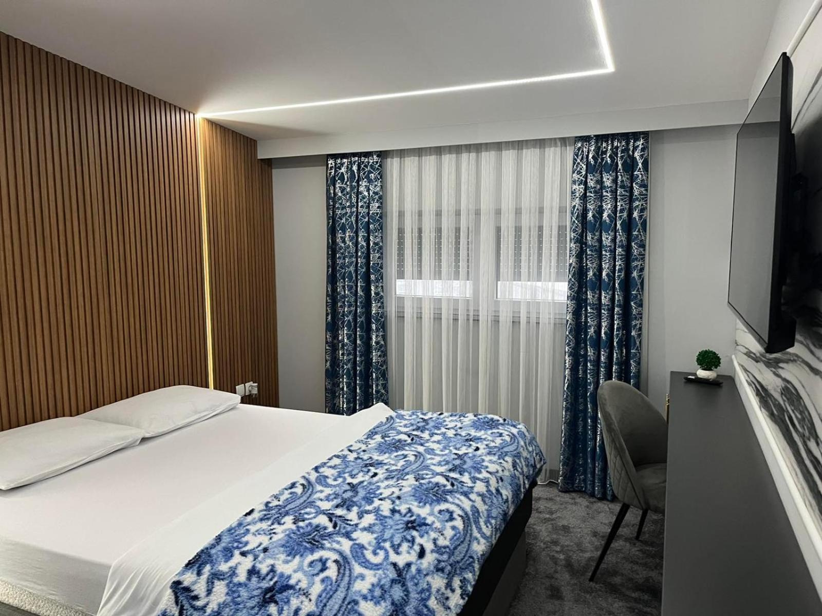 Luxury Room 's