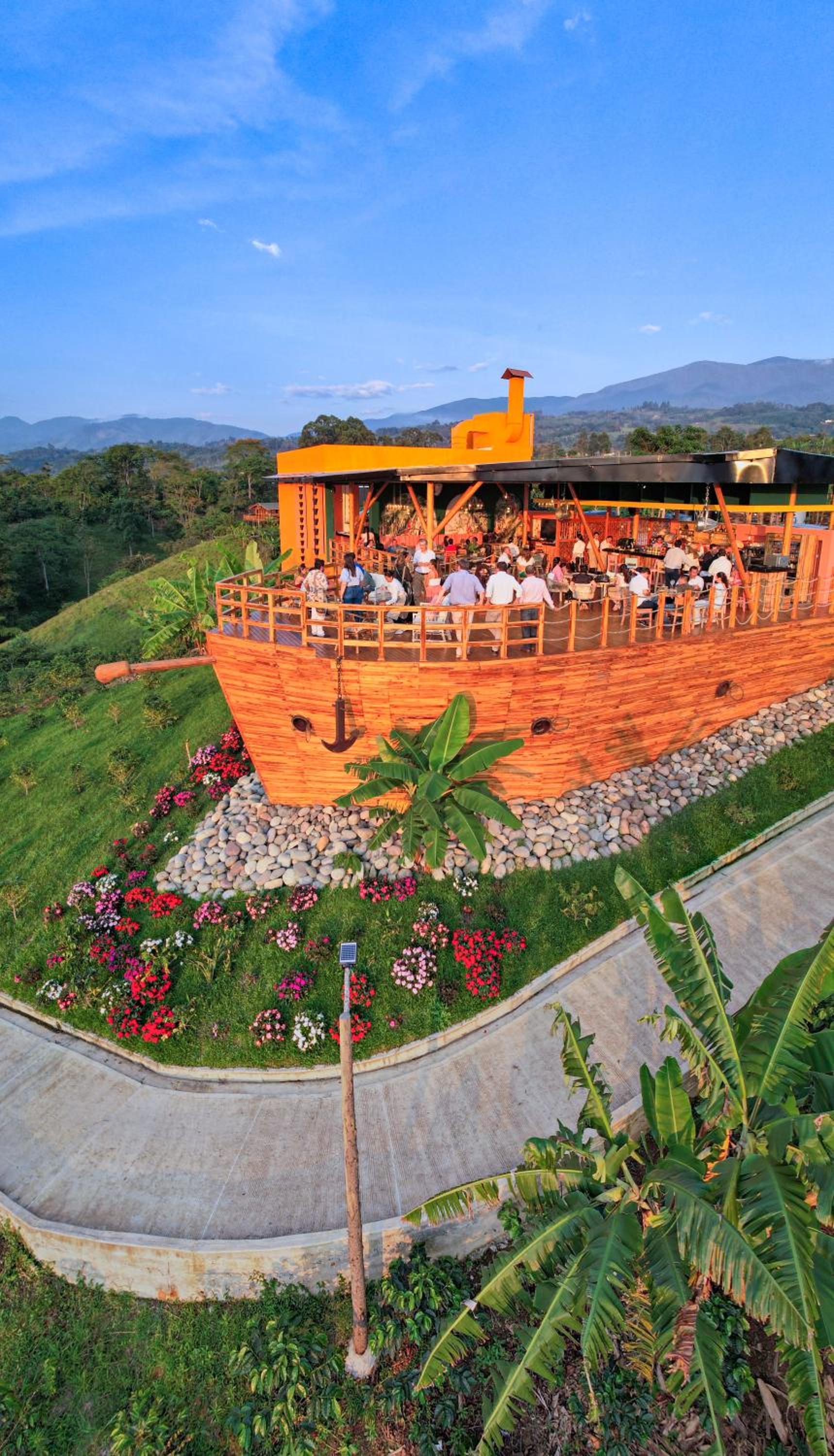 LA HERMOSA CASA AMARILLA