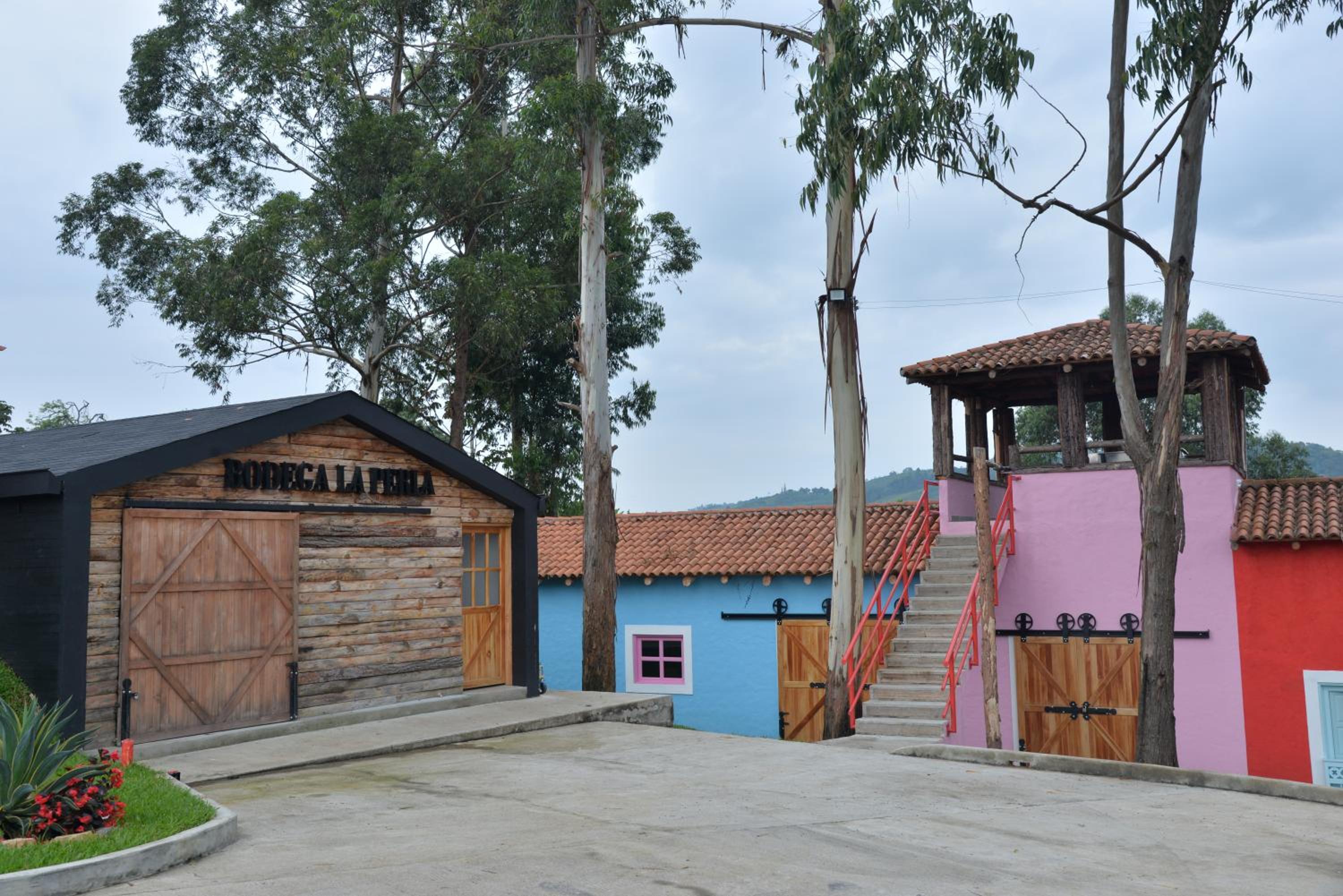 LA HERMOSA CASA AMARILLA
