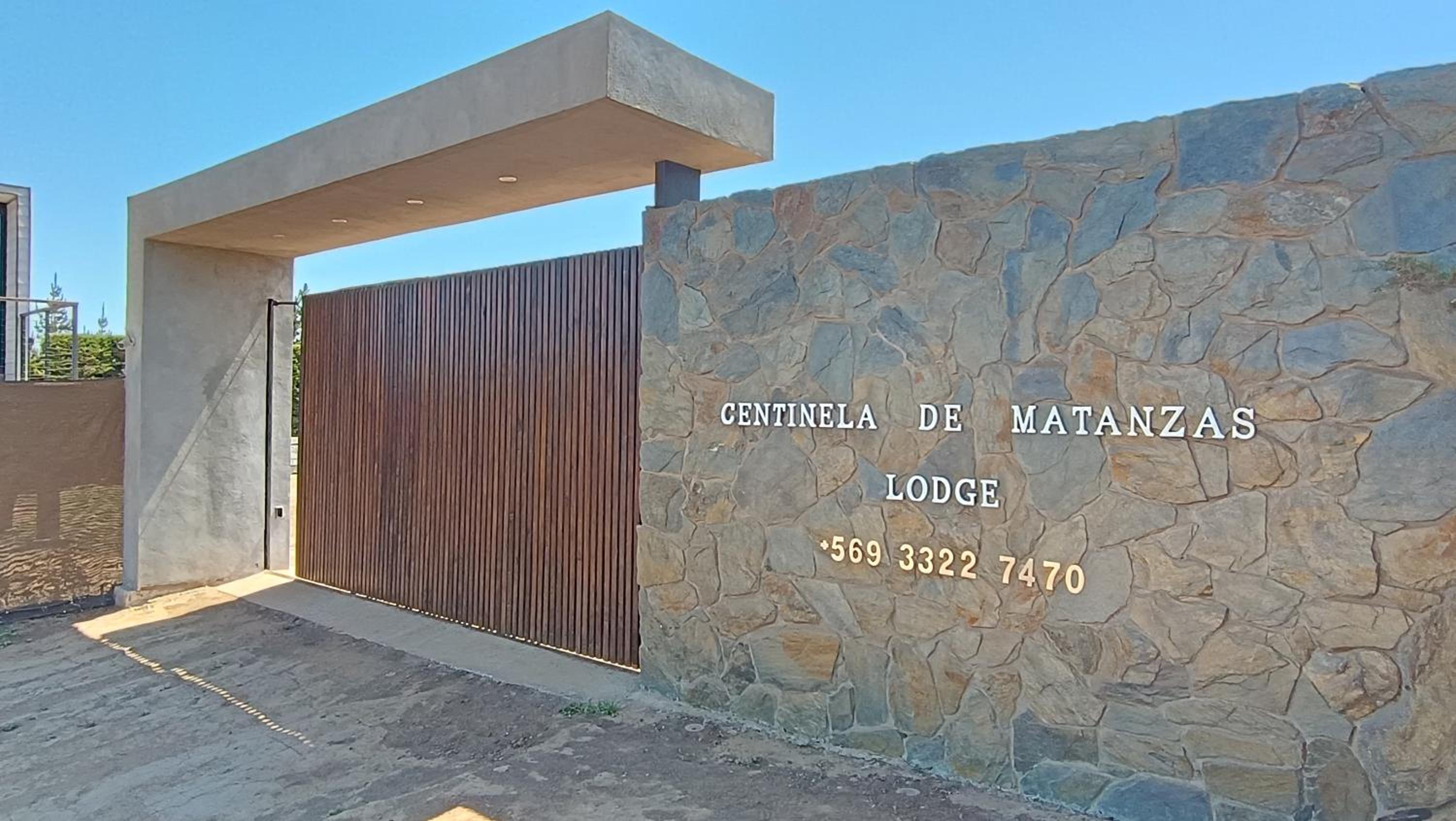 Parcela PLANA con Casa Vista al Mar y Valle, WIFI, TV CABLE, UBICACIÓN PRIVILEGIADA, Portón Automático, PRIVADA