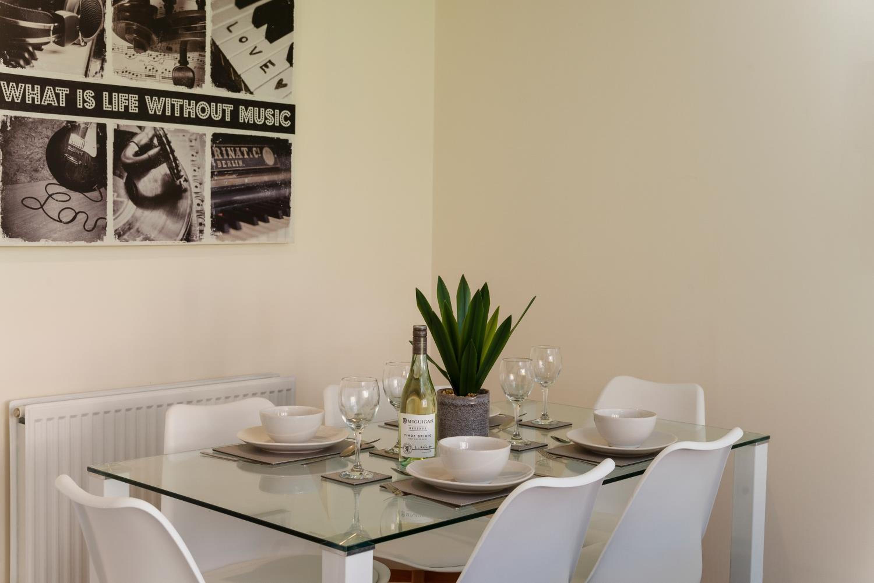 Spacious New Build - Free Parking & TV in each Bedroom view 4