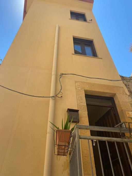 A quaint townhouse in Sicily view 2