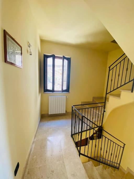 A quaint townhouse in Sicily view 4
