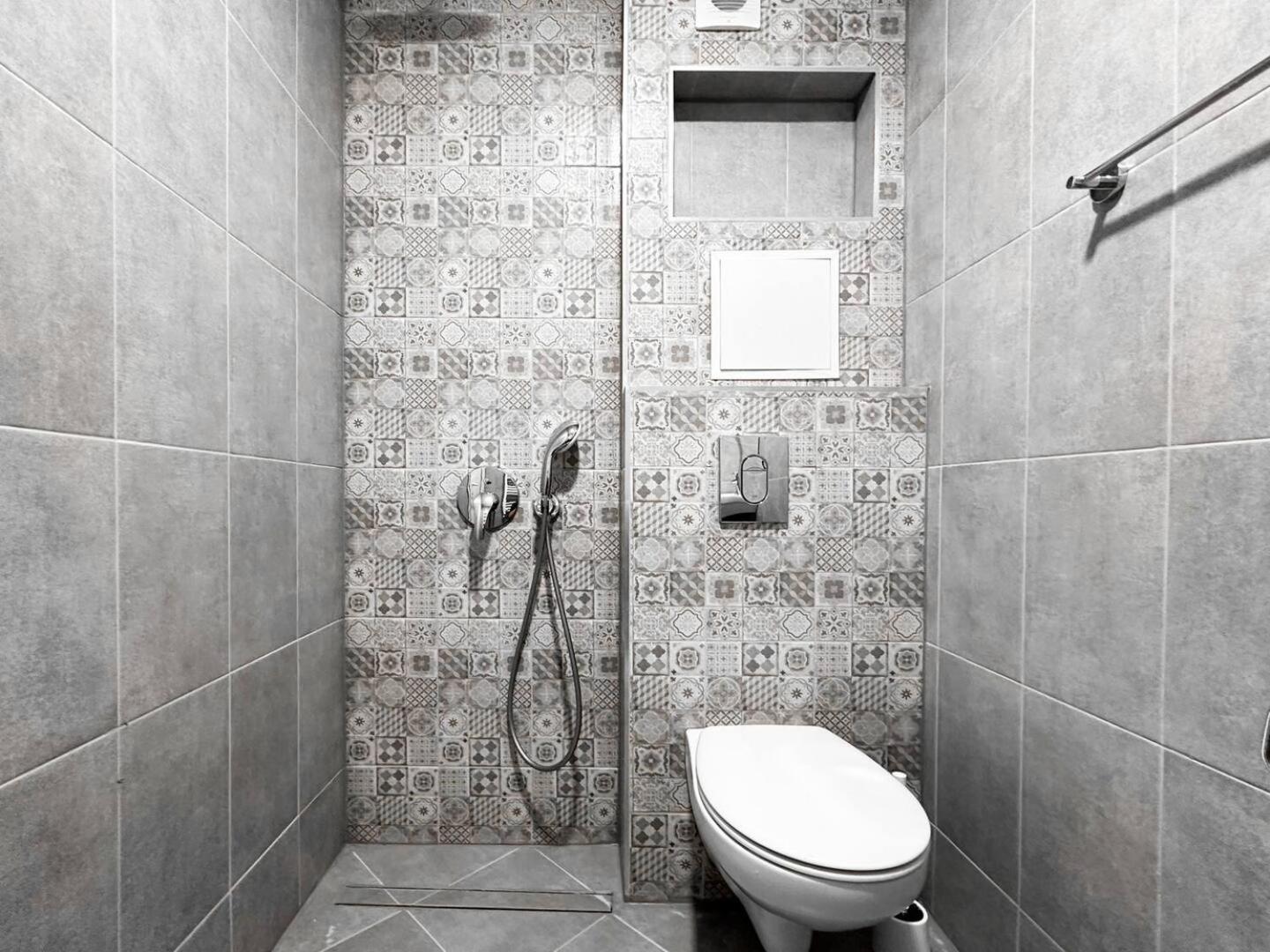 6 Studios 6 Bathrooms 2 Levels Kitchens