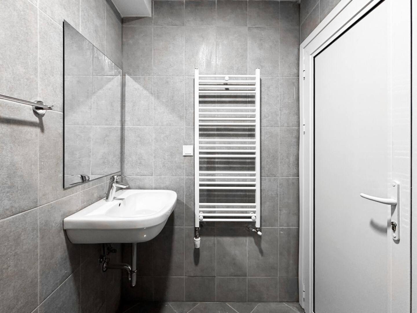 6 Studios 6 Bathrooms 2 Levels Kitchens