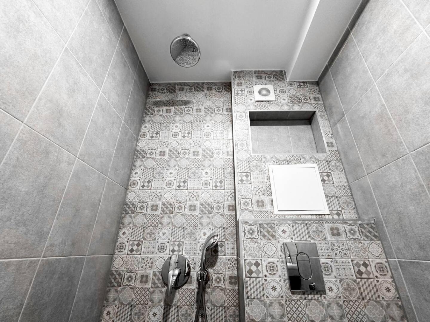 6 Studios 6 Bathrooms 2 Levels Kitchens