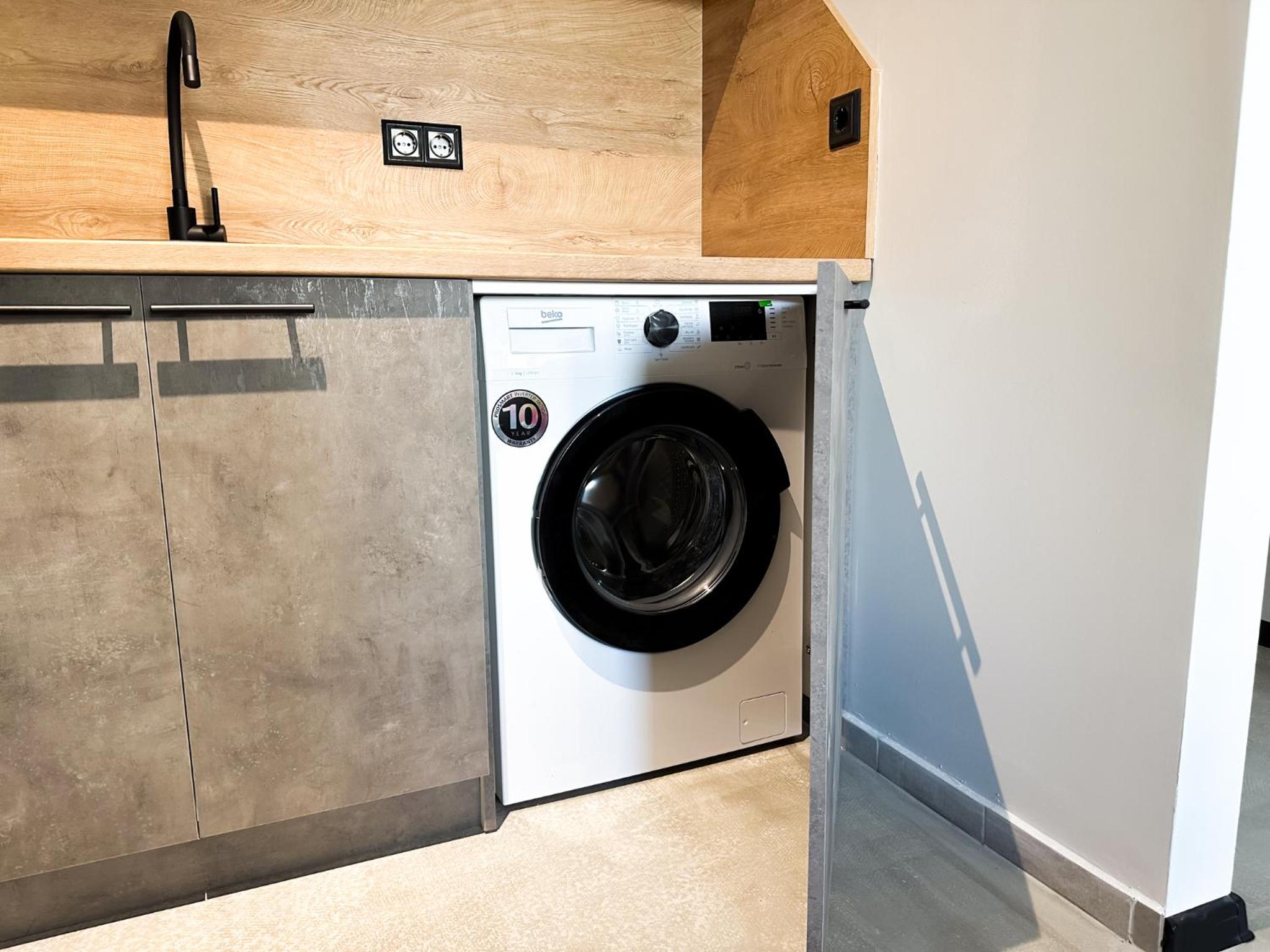 6 Studios 6 Bathrooms 2 Levels Kitchens