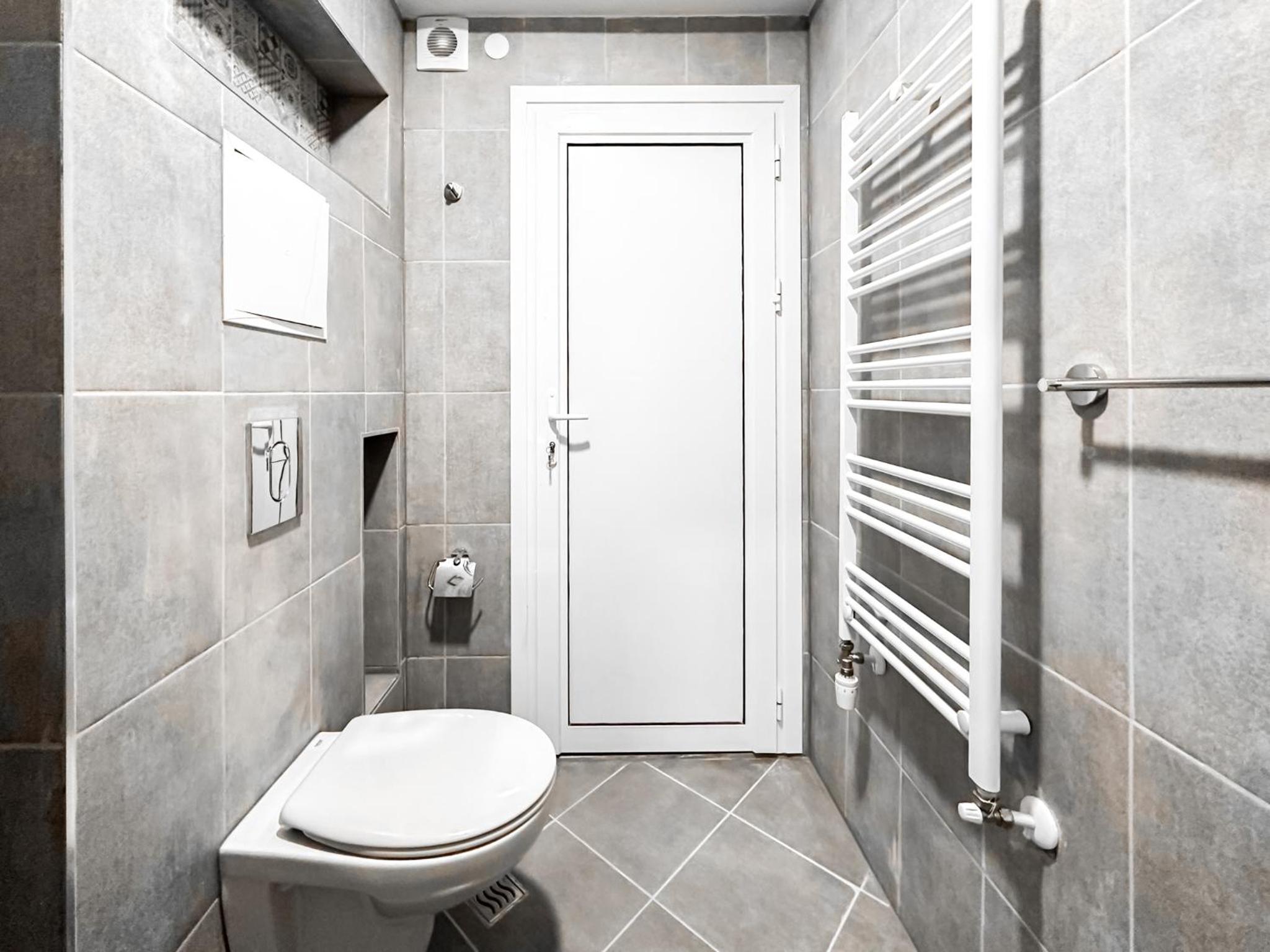 6 Studios 6 Bathrooms 2 Levels Kitchens