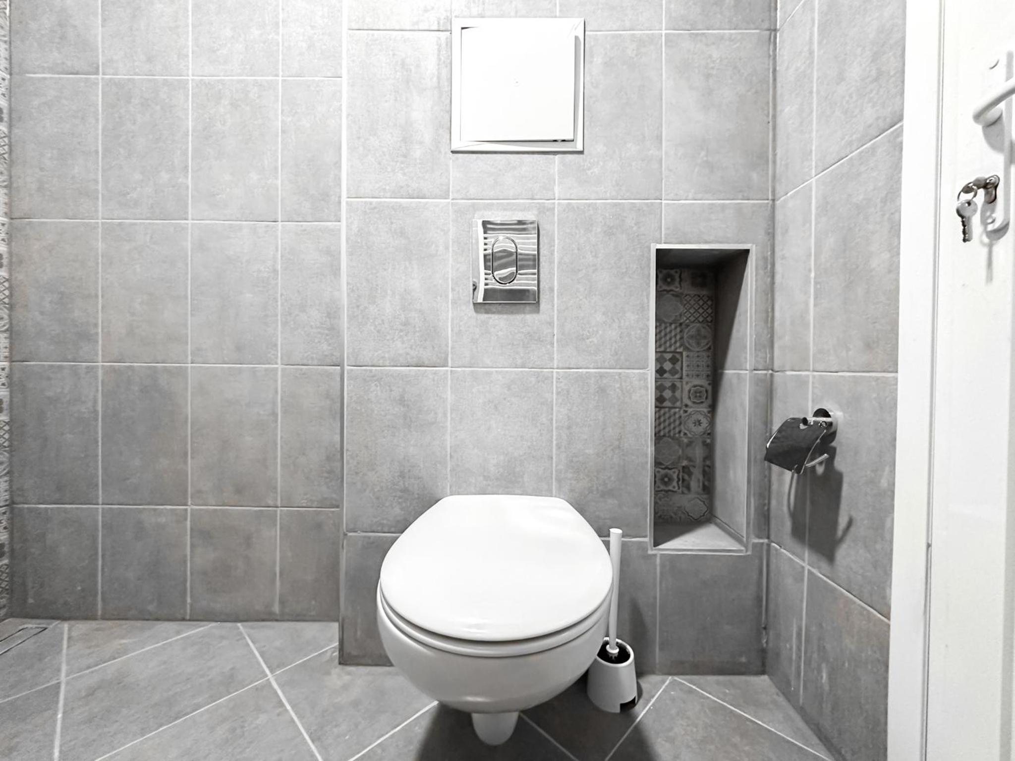 6 Studios 6 Bathrooms 2 Levels Kitchens