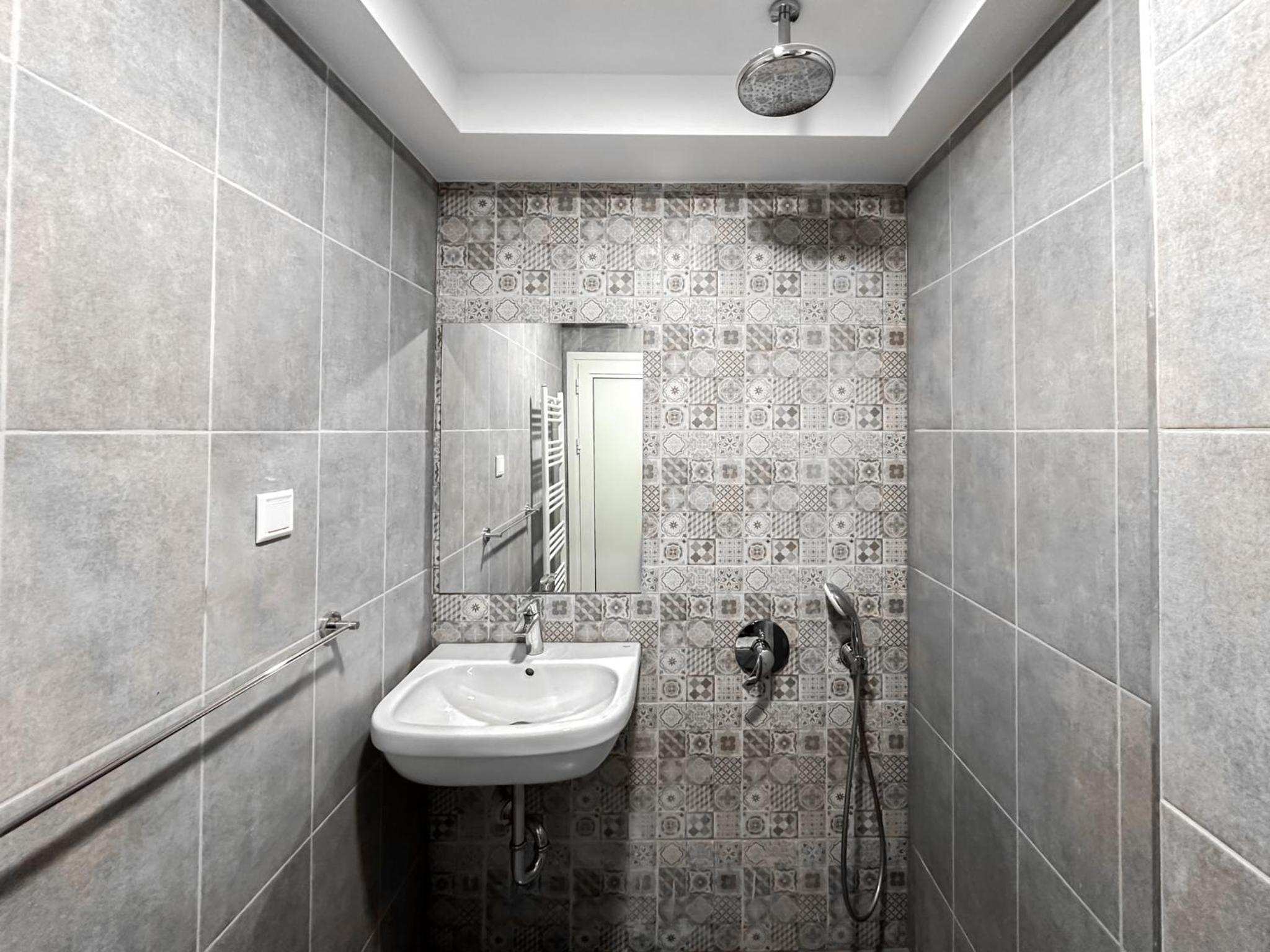 6 Studios 6 Bathrooms 2 Levels Kitchens