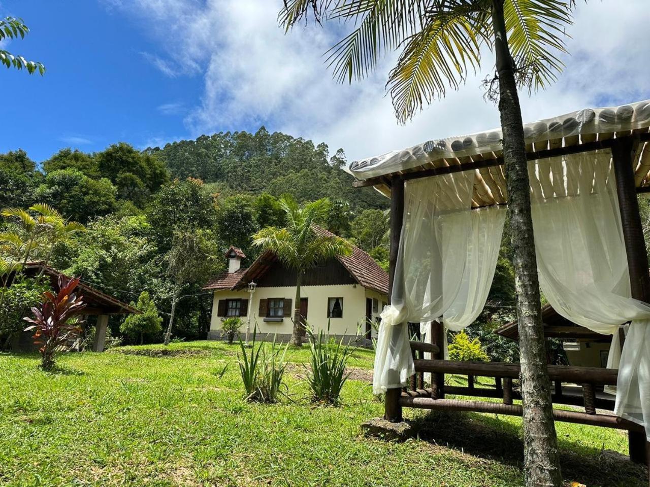Casa Chalé Caminho do Vale