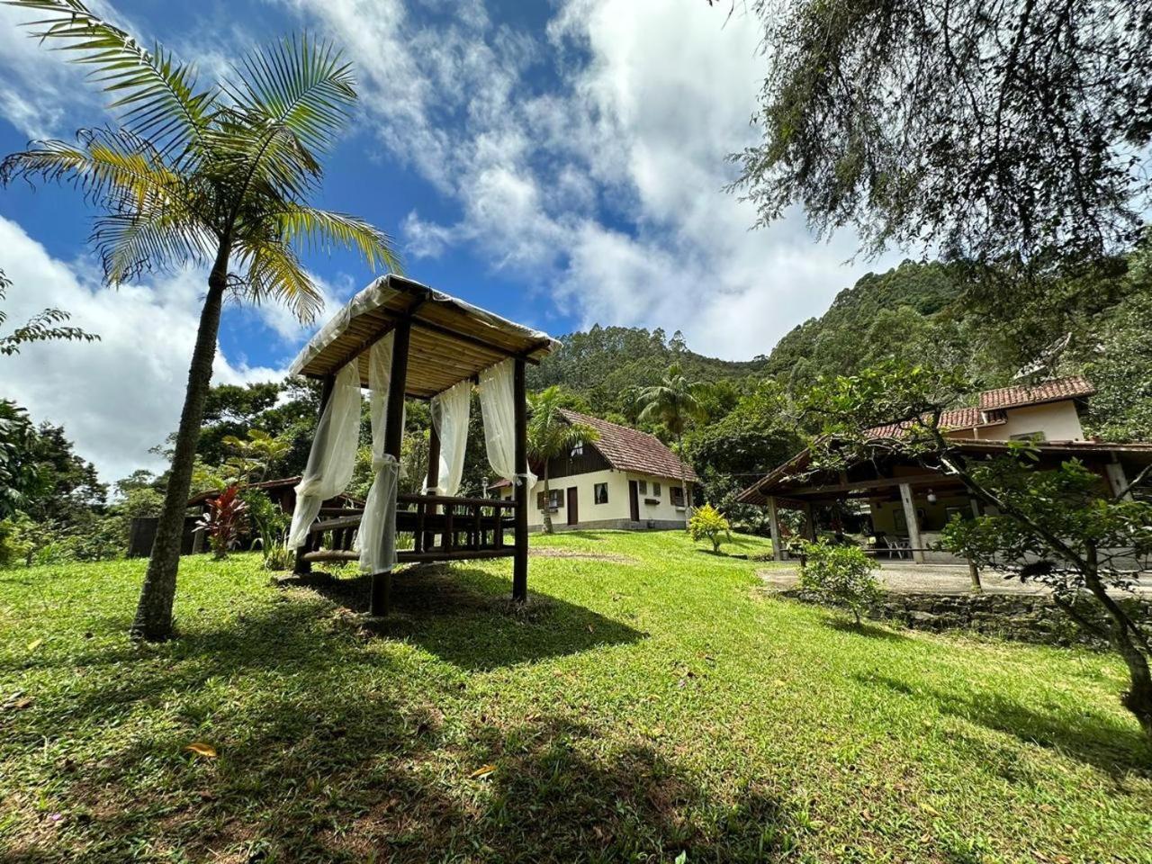 Casa Chalé Caminho do Vale