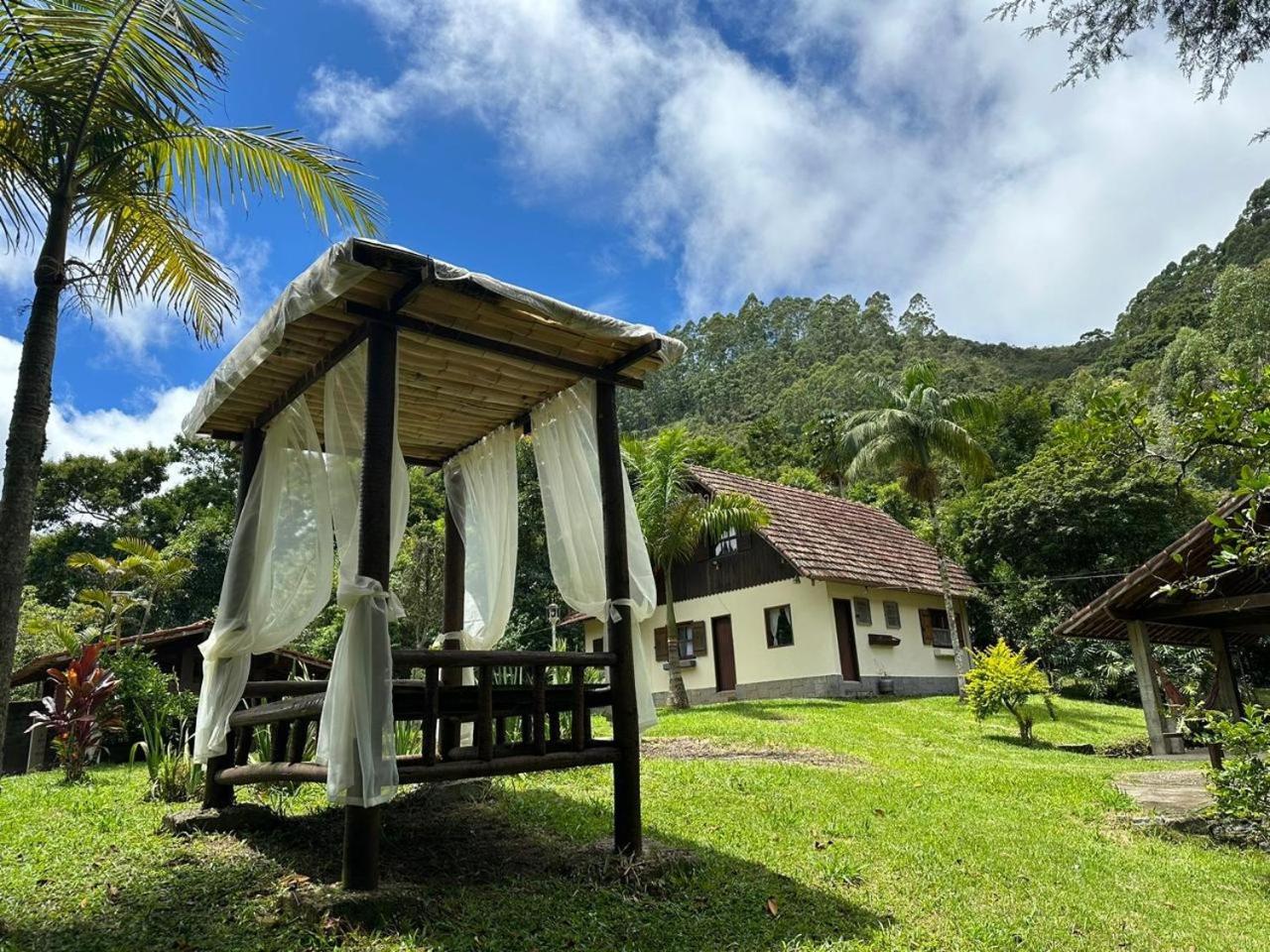 Casa Chalé Caminho do Vale